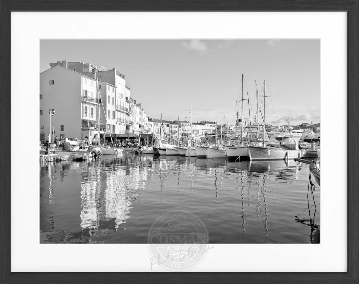 Schwarz-weiß Poster mit Rahmen ’Hafen’ Saint Tropez von Cosman-Photocollection, 31x25 cm, maritimes Hafenmotiv.