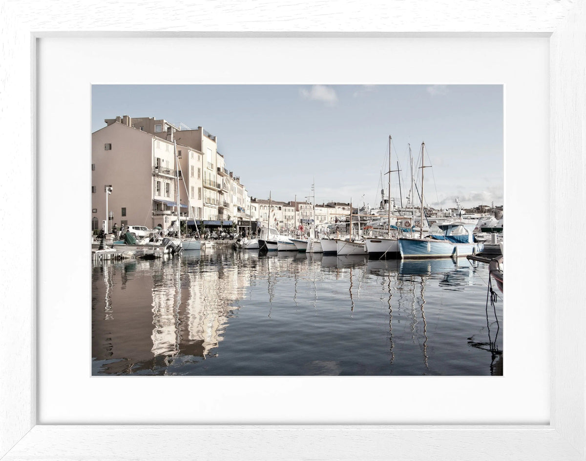 Schwarz-weiß Poster mit Rahmen, Hafen von Saint Tropez, von Cosman-Photocollection, 31x25cm, maritimes Stadtmotiv