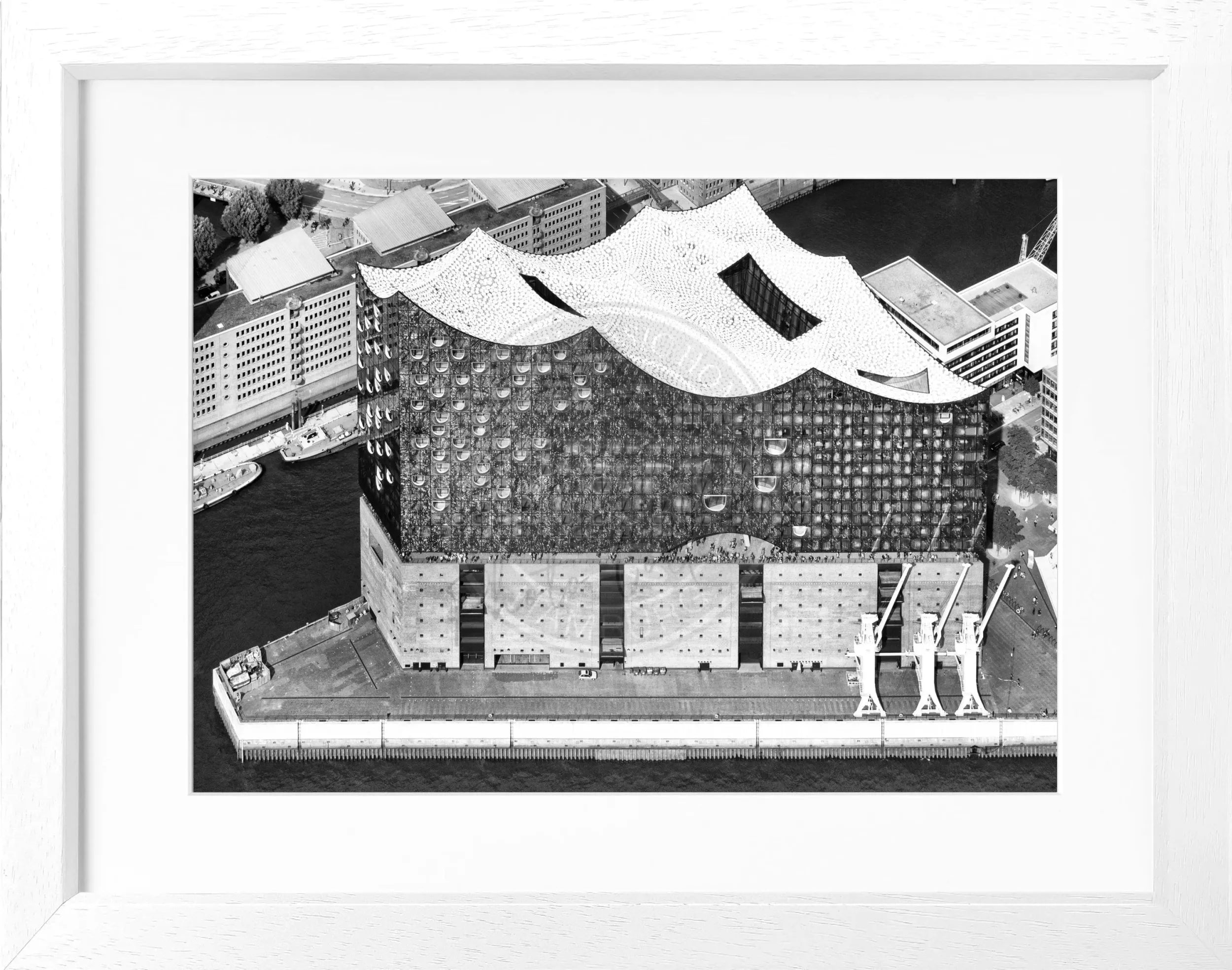 Schwarzweiß-Poster der Hamburger Elbphilharmonie im Rahmen, von Cosman-Photocollection, 31x25 cm, Wanddekoration