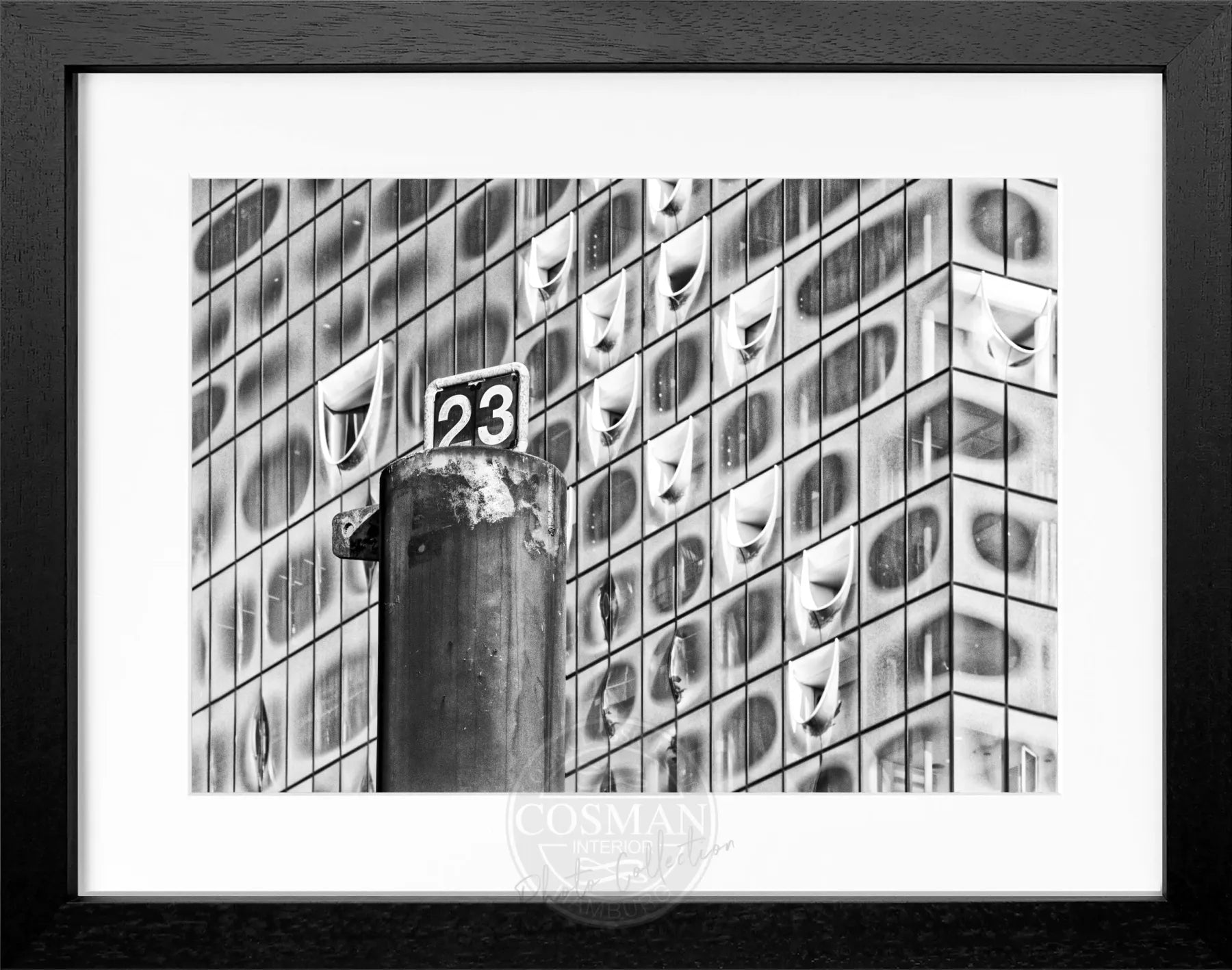 Schwarz-weiß Poster mit Rahmen, Hamburg Elphi Motiv, 31x25cm, von Cosman-Photocollection, Wanddekoration für Hamburg-Liebhaber