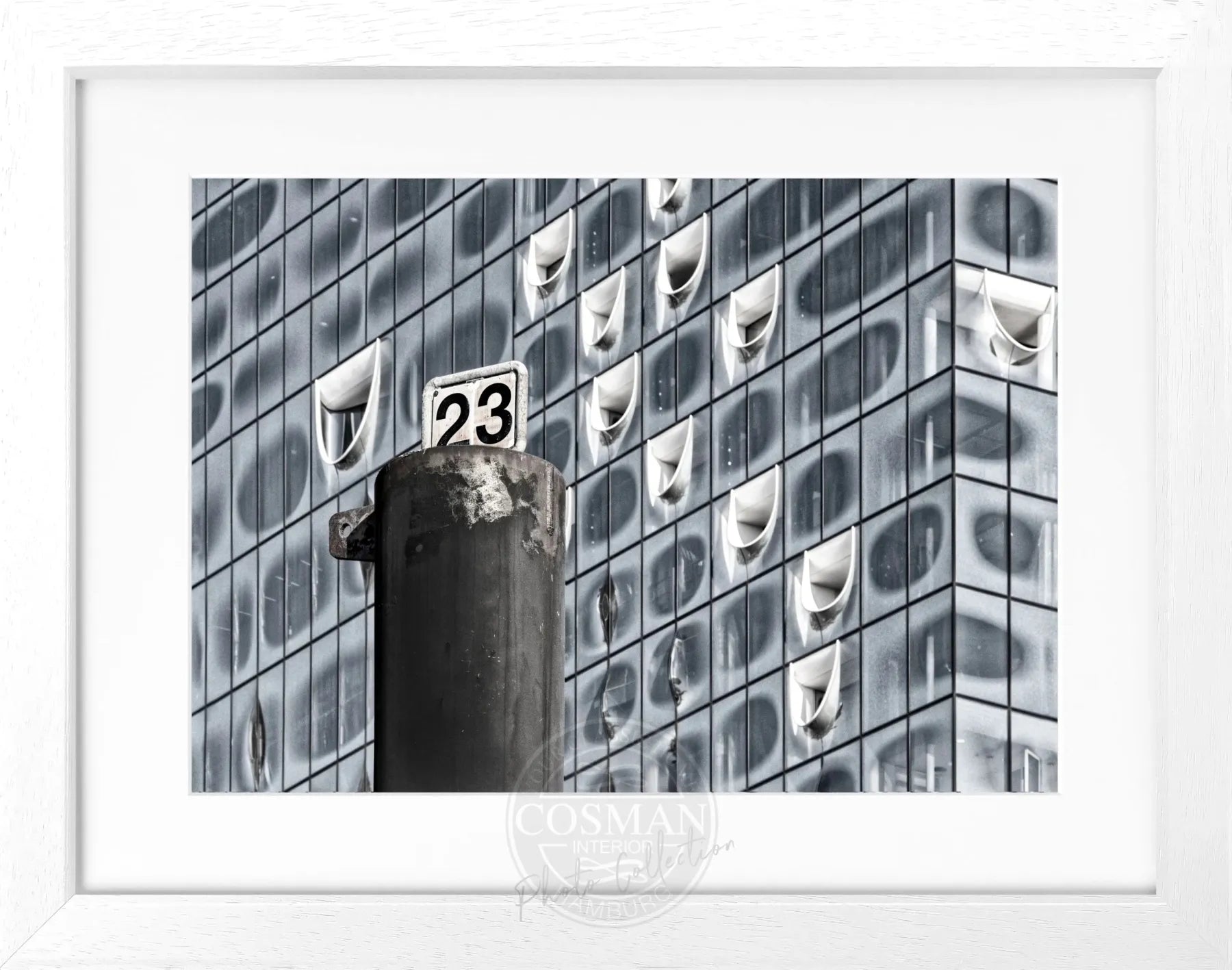 Schwarz-weiß Poster mit Rahmen, Hamburg Elphi, von Cosman-Photocollection, 31x25 cm, urbanes Stadtbild in elegantem Design