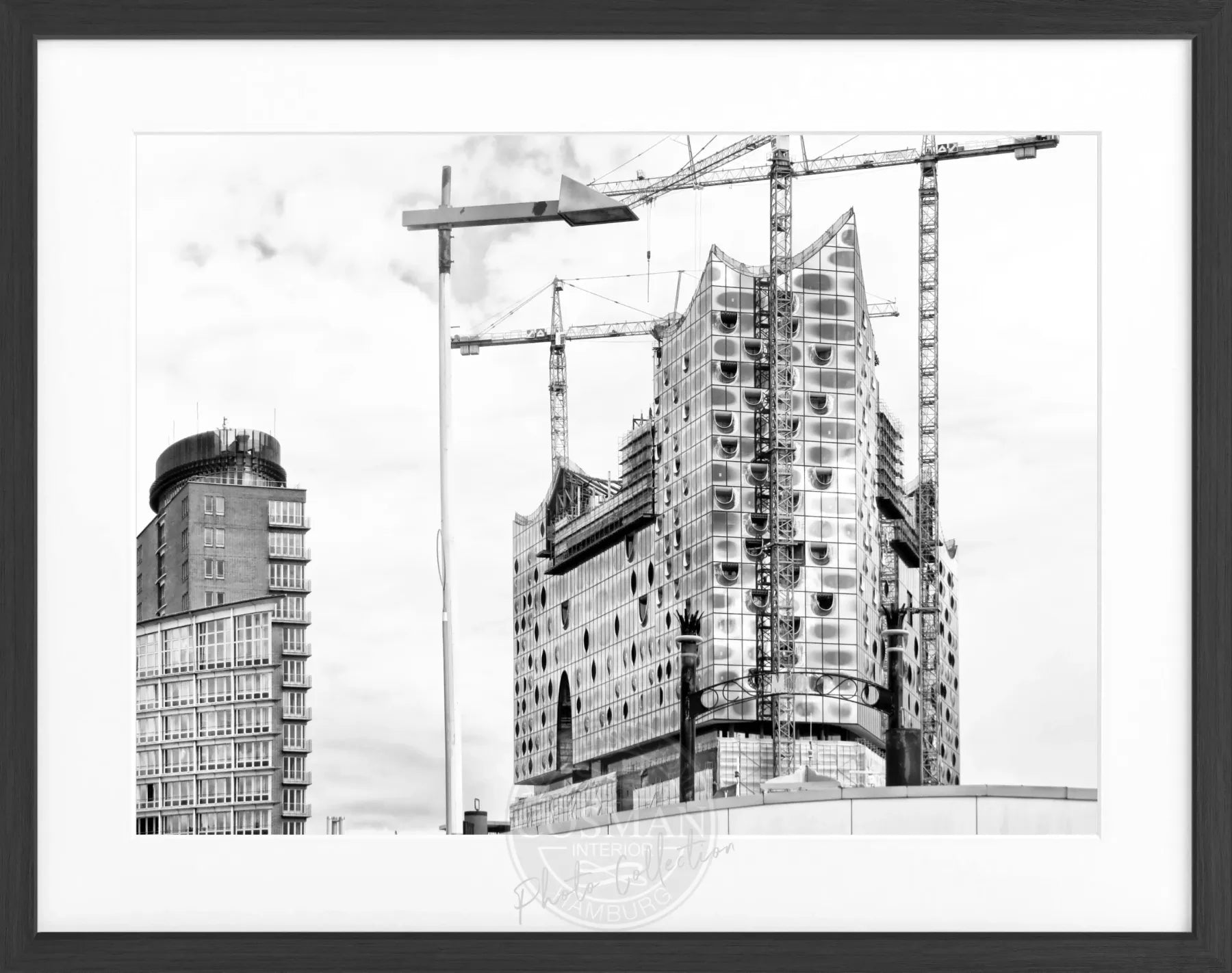 Schwarz-weiß Poster mit Rahmen von Hamburg Elphi, Cosman-Photocollection, 31x25 cm, dekoratives Stadtmotiv in Bild.