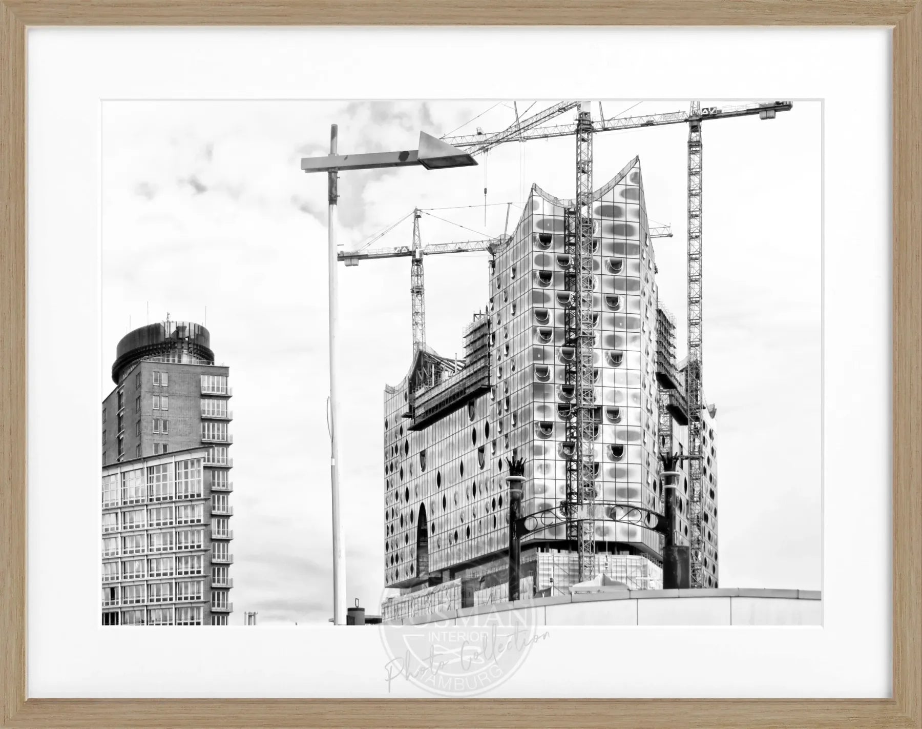 Schwarz-weiß Poster mit Rahmen von Hamburgs Elphi-Attraktion, von Cosman-Photocollection, 31x25cm, Wanddekoration.