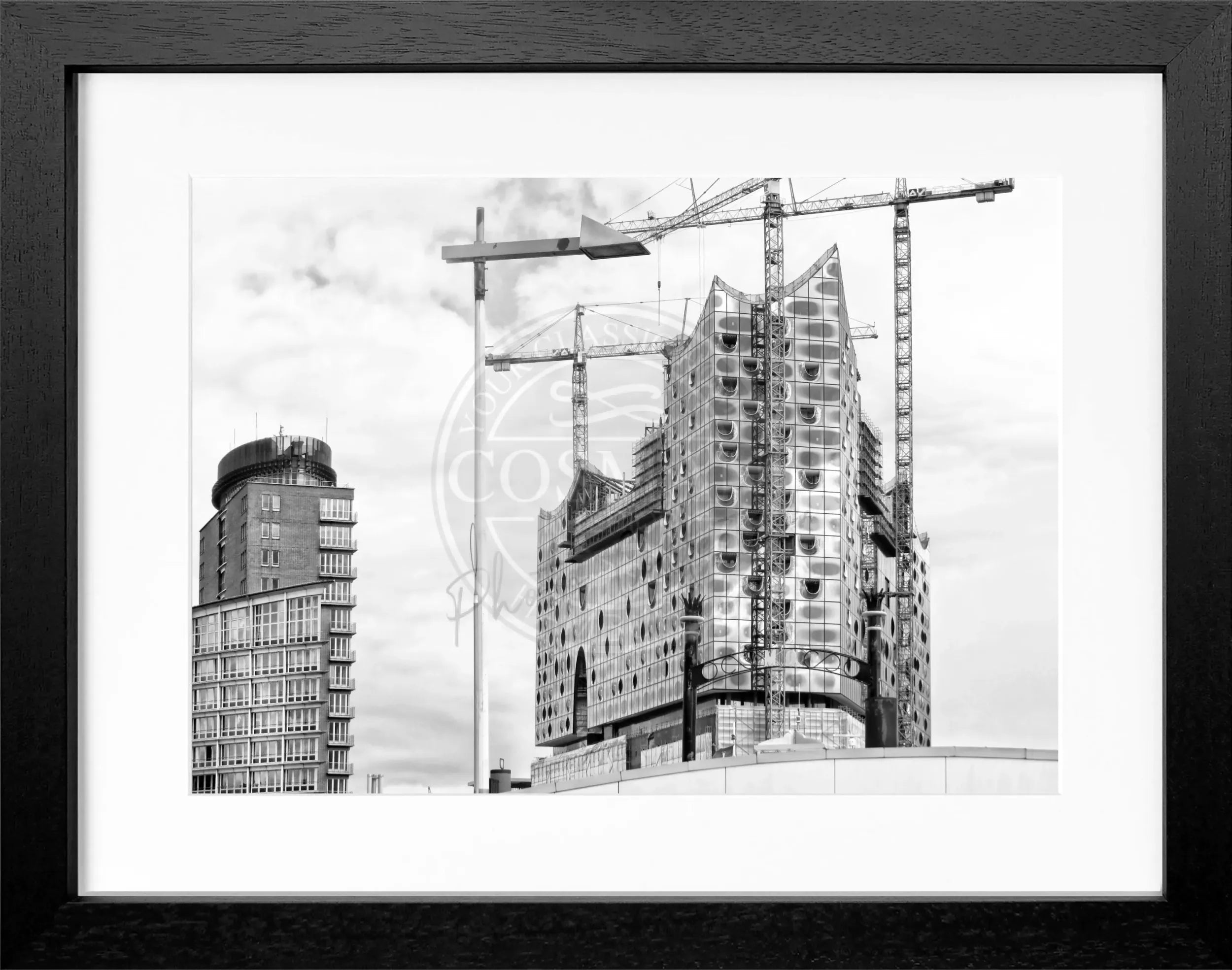 Schwarz-weiß Poster mit Rahmen von Hamburg Elphi, von Cosman-Photocollection, 31x25cm, Wanddekoration