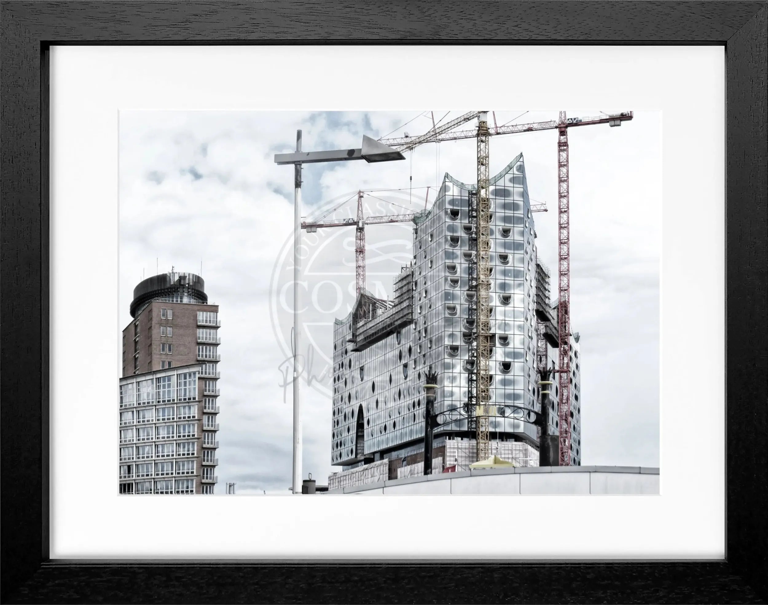 Schwarz-weiß Poster mit Rahmen von Hamburg Elphi, 31x25 cm, von Cosman-Photocollection, urbanes Stadtmotiv