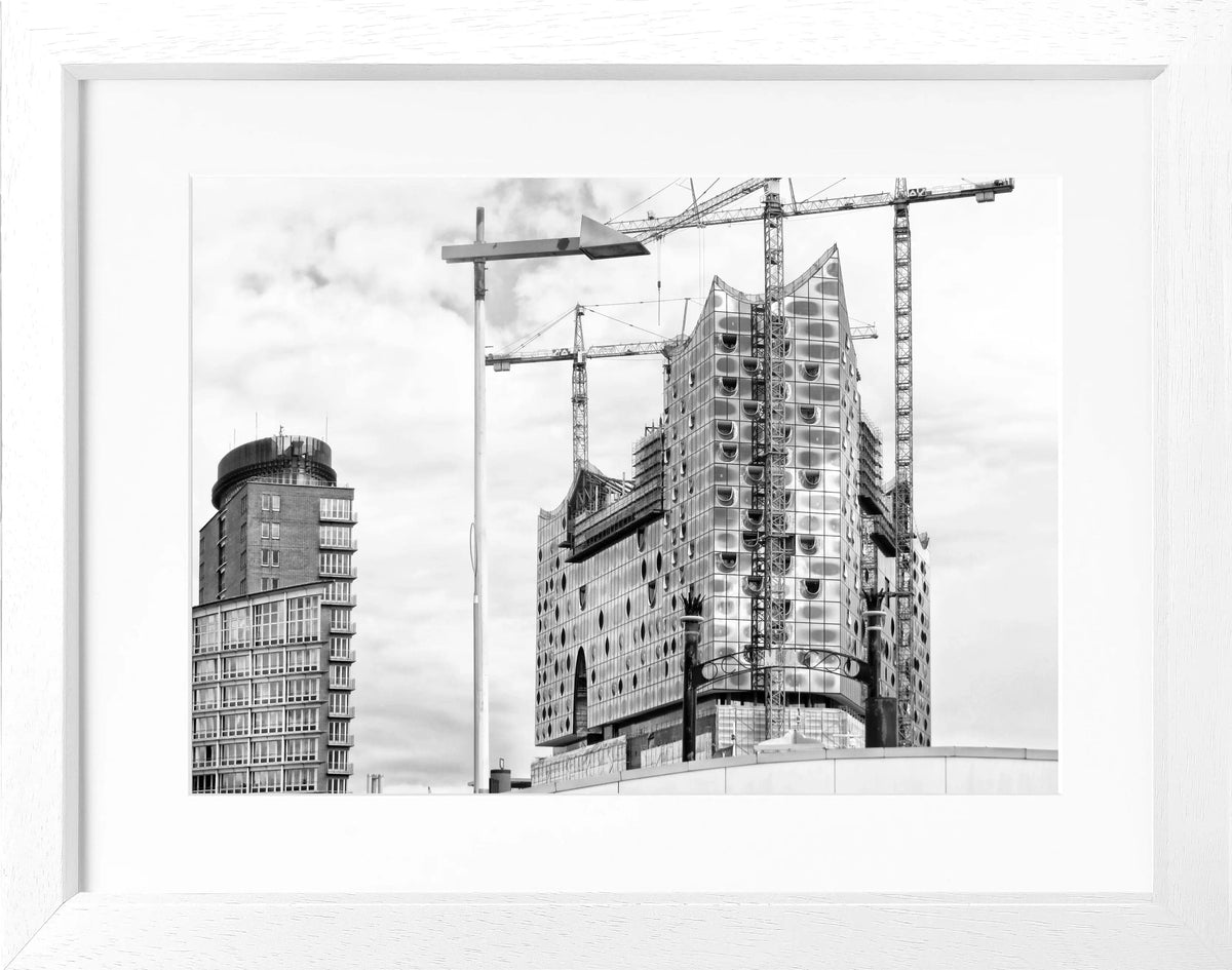 Schwarz-weiß Poster mit Rahmen von Hamburg ’Elphi’ HH23, 31x25cm, von Cosman-Photocollection, detailreiche Stadtansicht