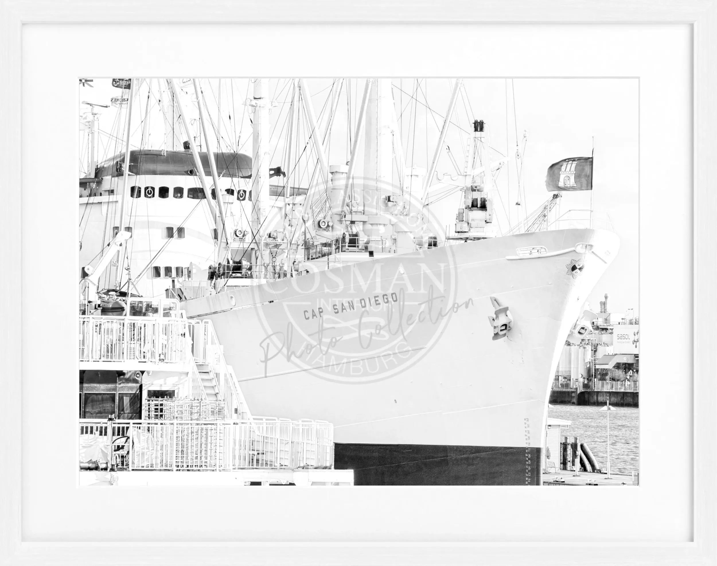 Schwarz-weiß Poster mit Rahmen, Hamburg Hafen, Cap San Diego, von Cosman-Photocollection, 31x25 cm, maritimes Motiv