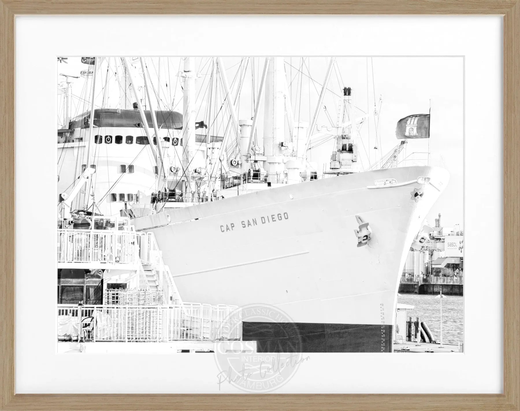 Schwarz-weiß Poster mit Rahmen vom Hamburger Hafen Cap San Diego, von Cosman-Photocollection, 31x25 cm, maritimes Motiv