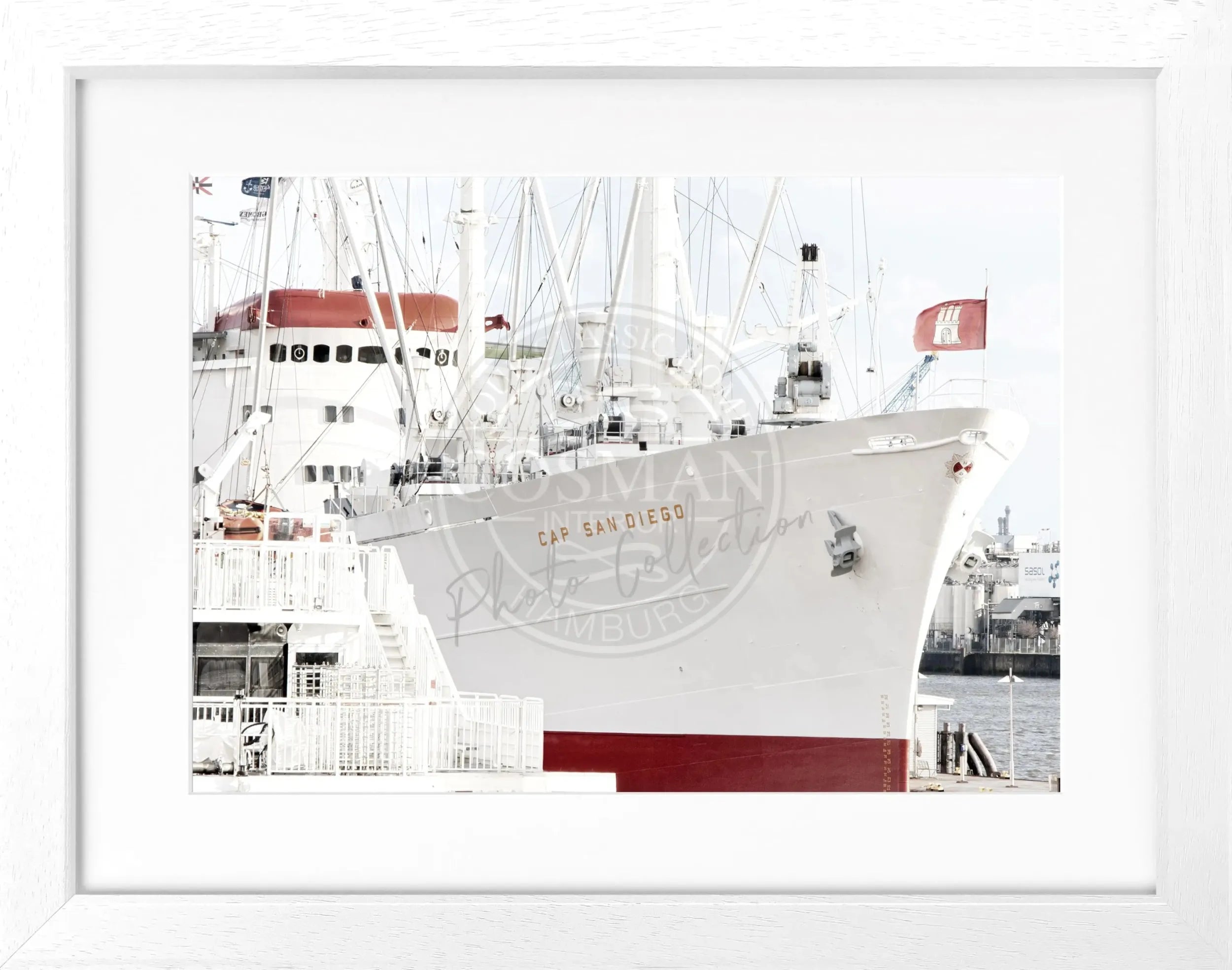 Schwarz-weiß Poster mit Rahmen von Cosman-Photocollection, Hamburg Hafen und Cap San Diego, 31x25cm, maritime Fotokunst