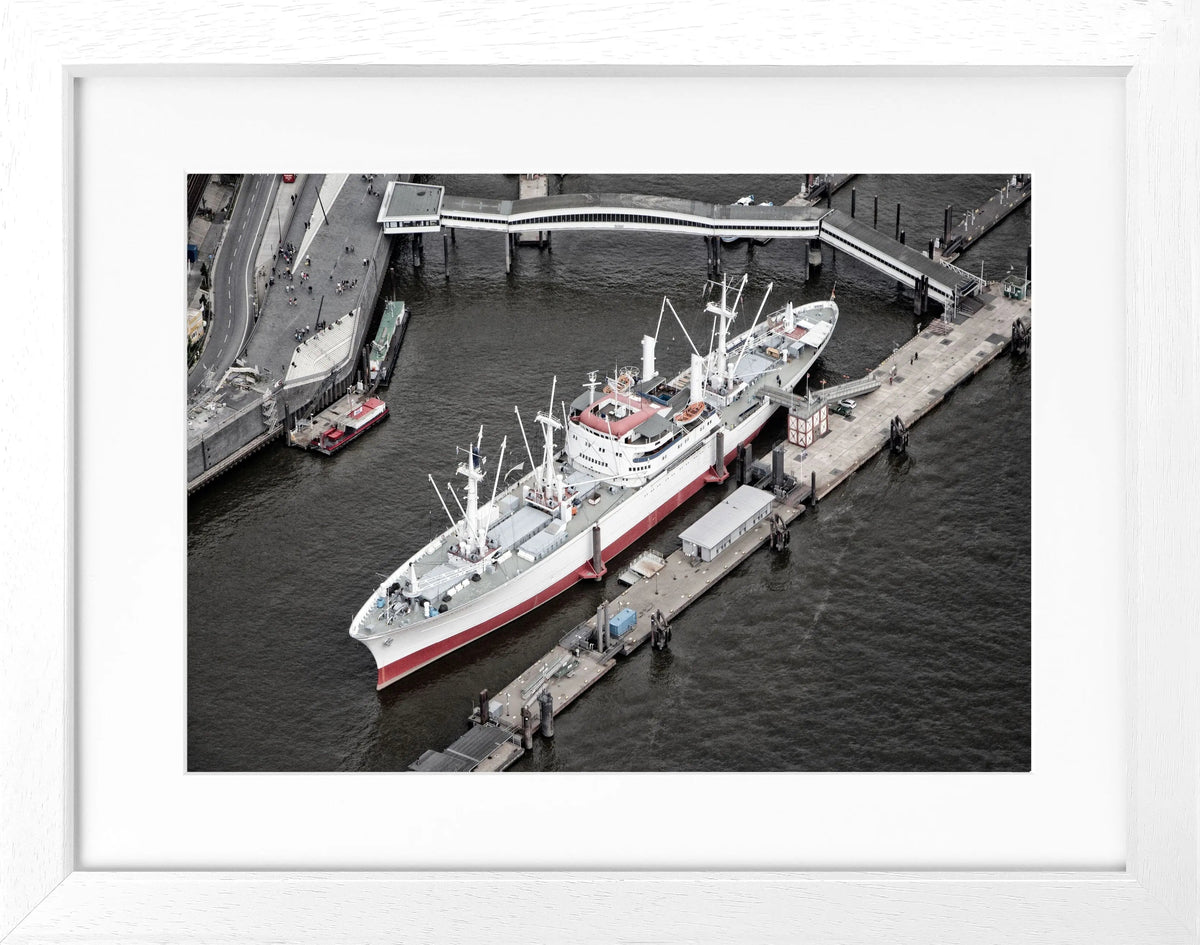 Schwarz-weiß Poster mit Rahmen, Hamburg Hafen Cap San Diego, von Cosman-Photocollection, 31x25cm, maritimes Motiv.