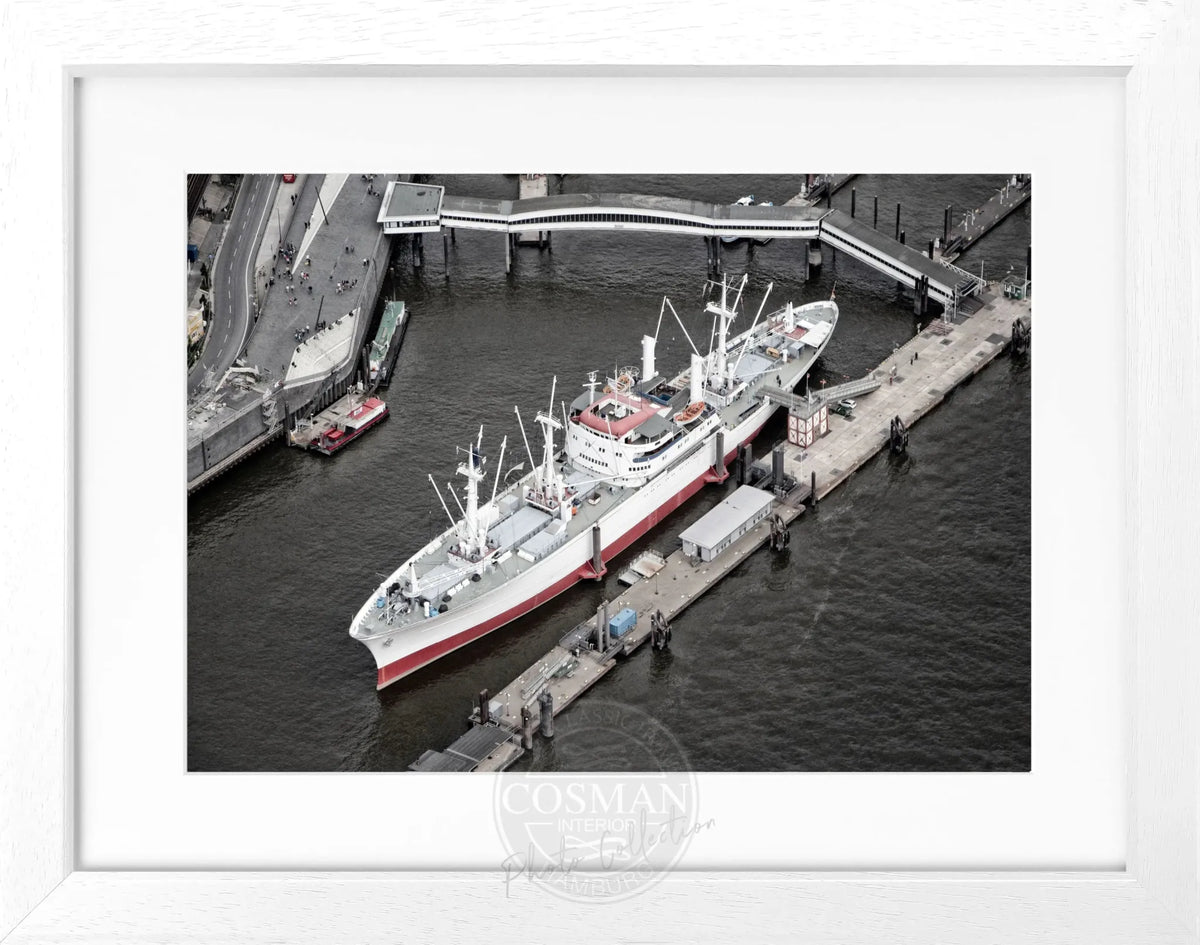 Schwarz-weiß Poster mit Rahmen, Hamburg Hafen Cap San Diego, von Cosman-Photocollection, 31x25cm, maritimes Motiv.