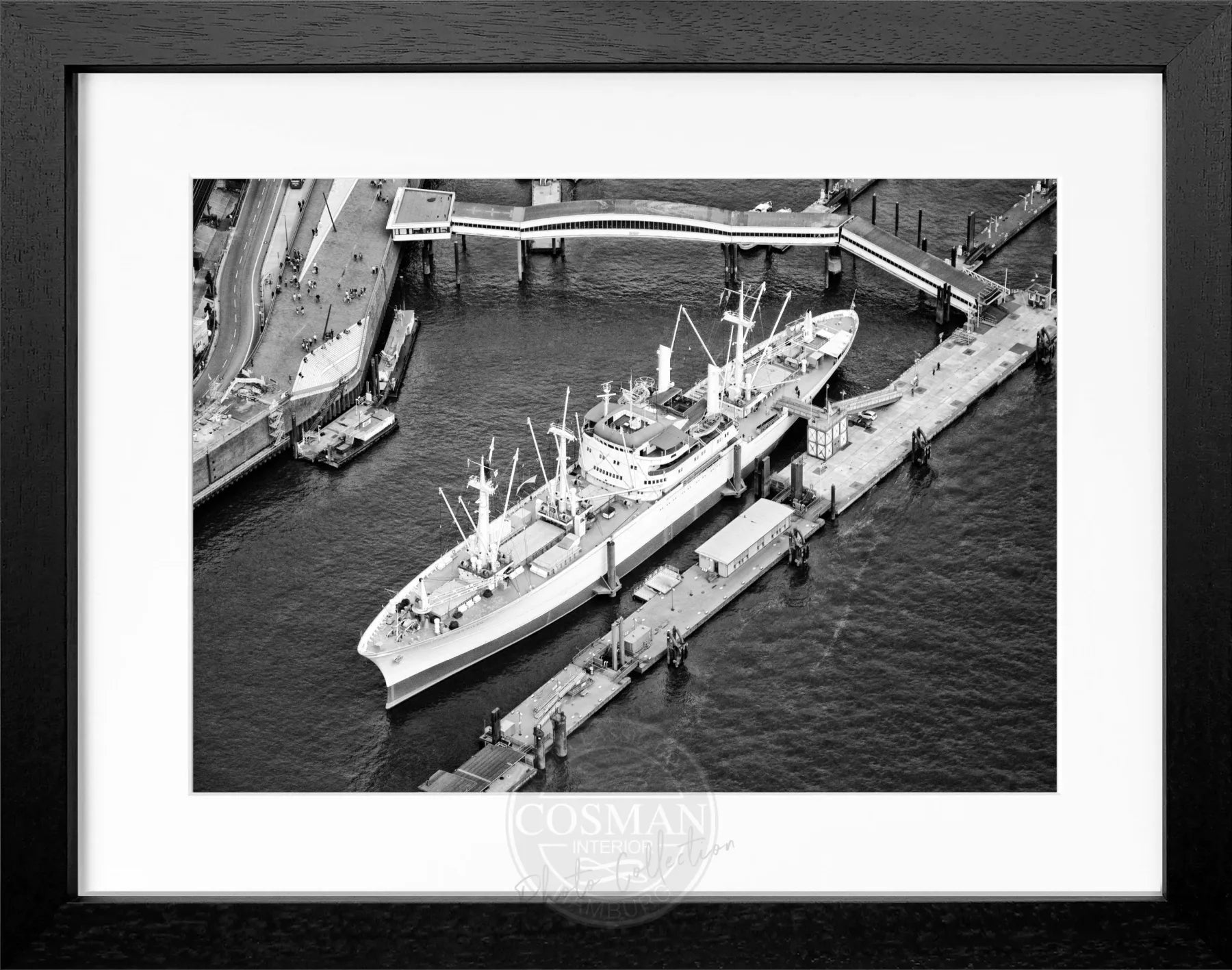 Schwarz-weiß Poster mit Rahmen von Cosman-Photocollection, Hamburg Hafen 'Cap San Diego', 31x25 cm, maritimes Motiv