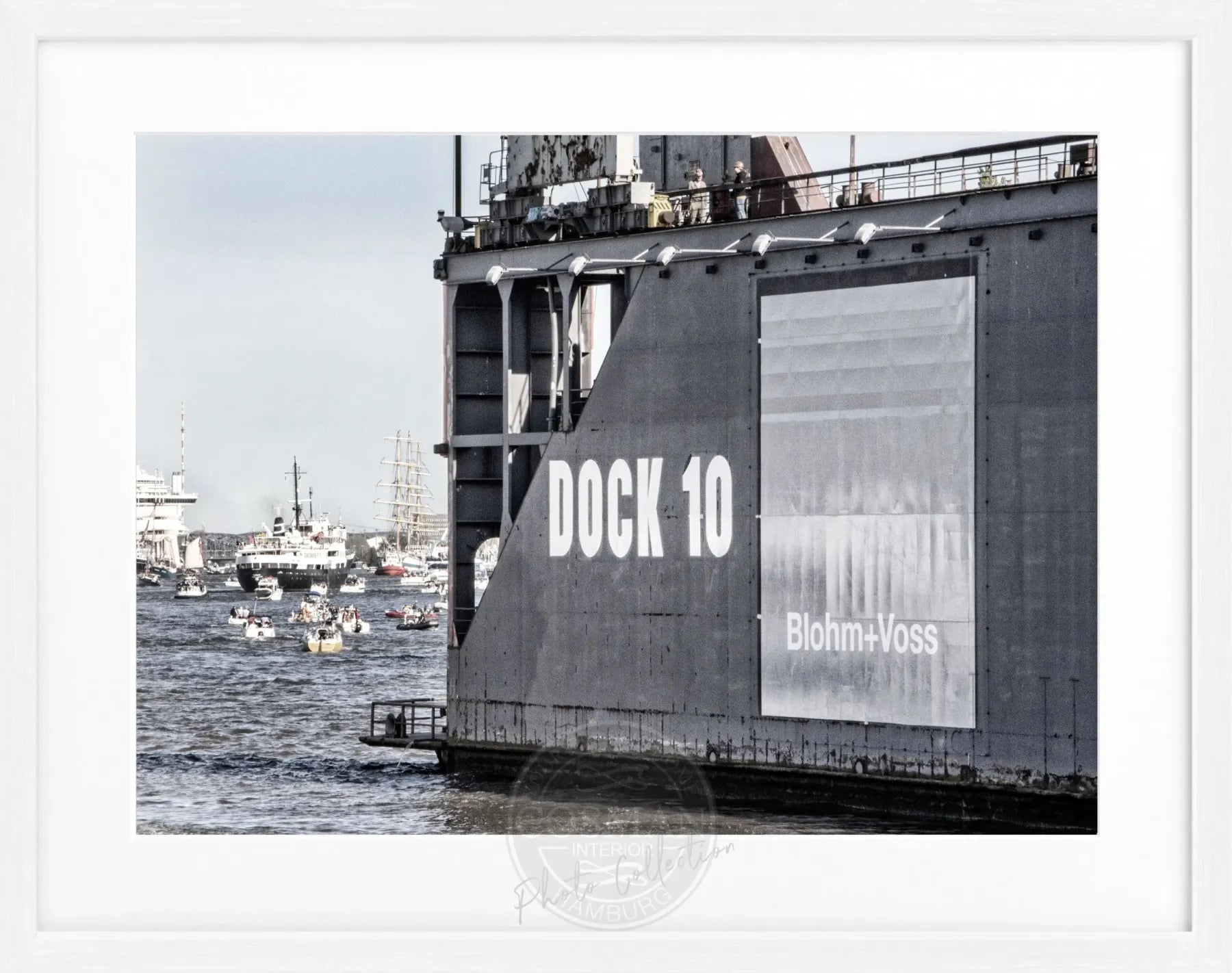 Schwarz-weiß Poster mit Rahmen, Hamburg Hafen Dock 10, von Cosman-Photocollection, 31x25 cm, maritimes Hafenmotiv
