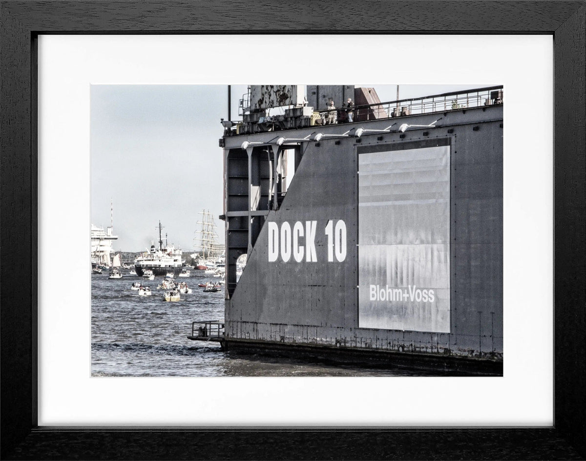 Schwarz-weiß Hamburg Hafen Poster mit Rahmen, Dock 10 Motiv, von Cosman-Photocollection, 31x25 cm