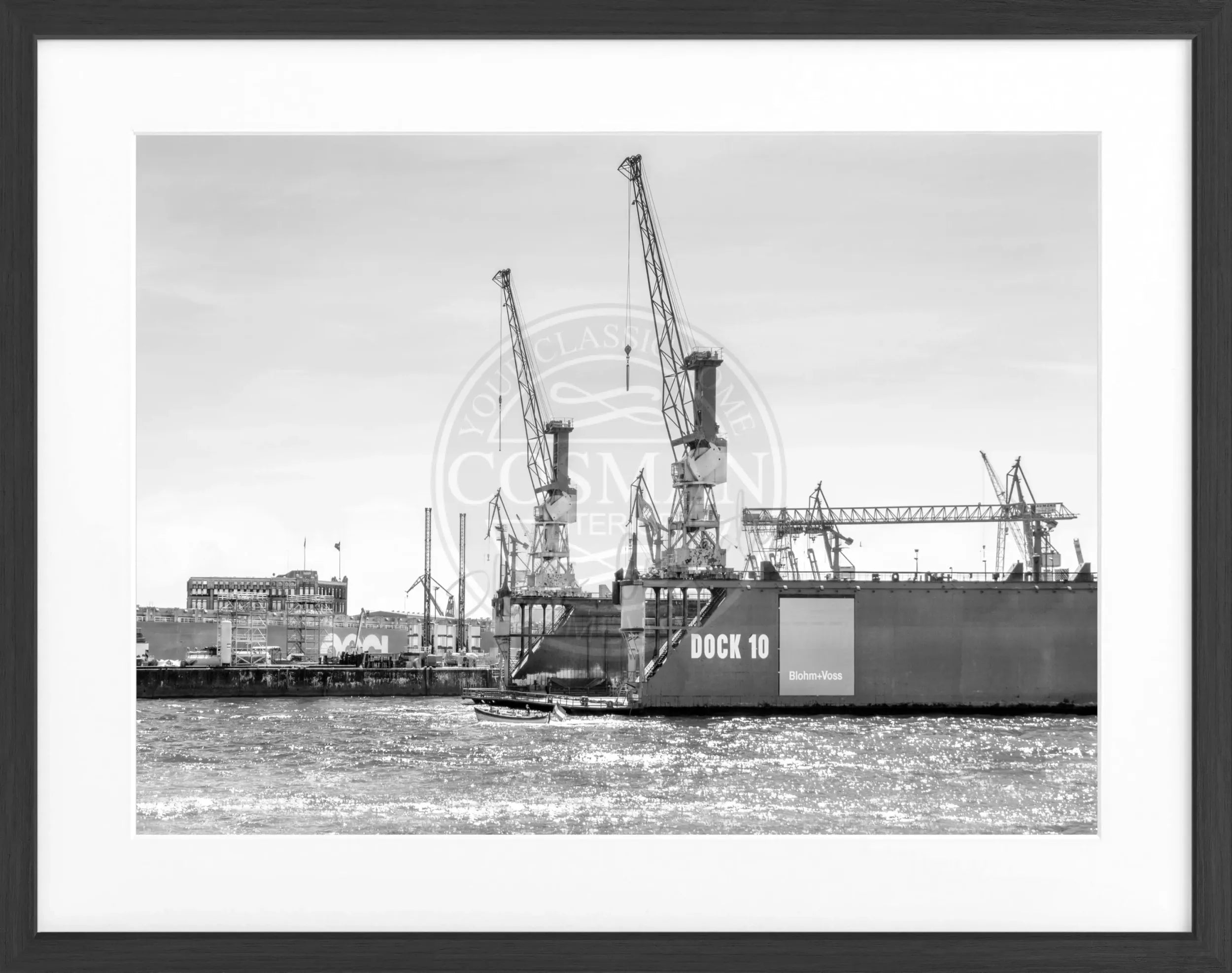 Schwarz-Weiß-Poster vom Hamburg Hafen mit Rahmen, Motiv Dock 10, von Cosman-Photocollection, 31x25cm