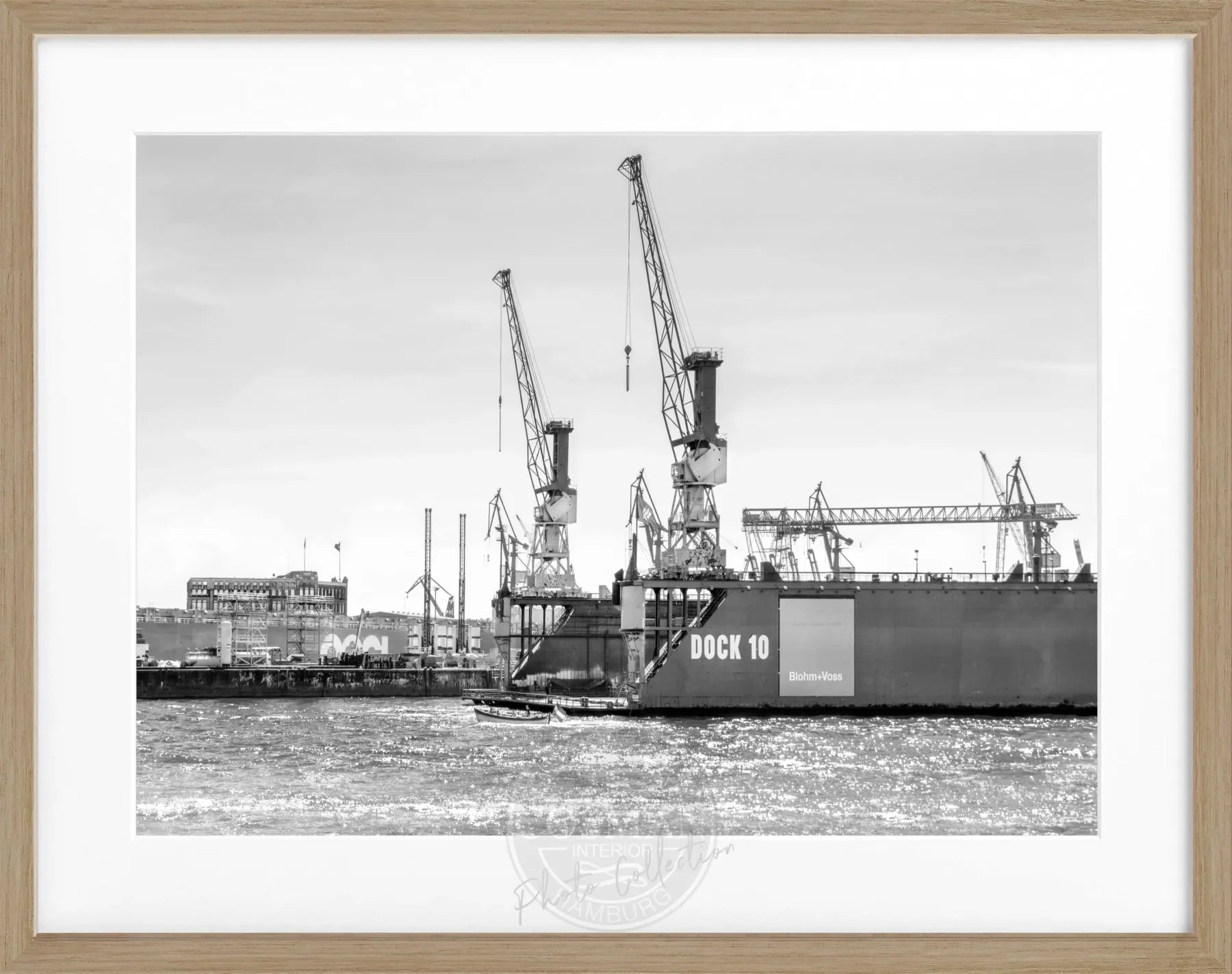 Schwarz-weiß Poster mit Rahmen, Hamburg Hafen Dock 10, von Cosman-Photocollection, 31x25cm, maritimes Hafenmotiv