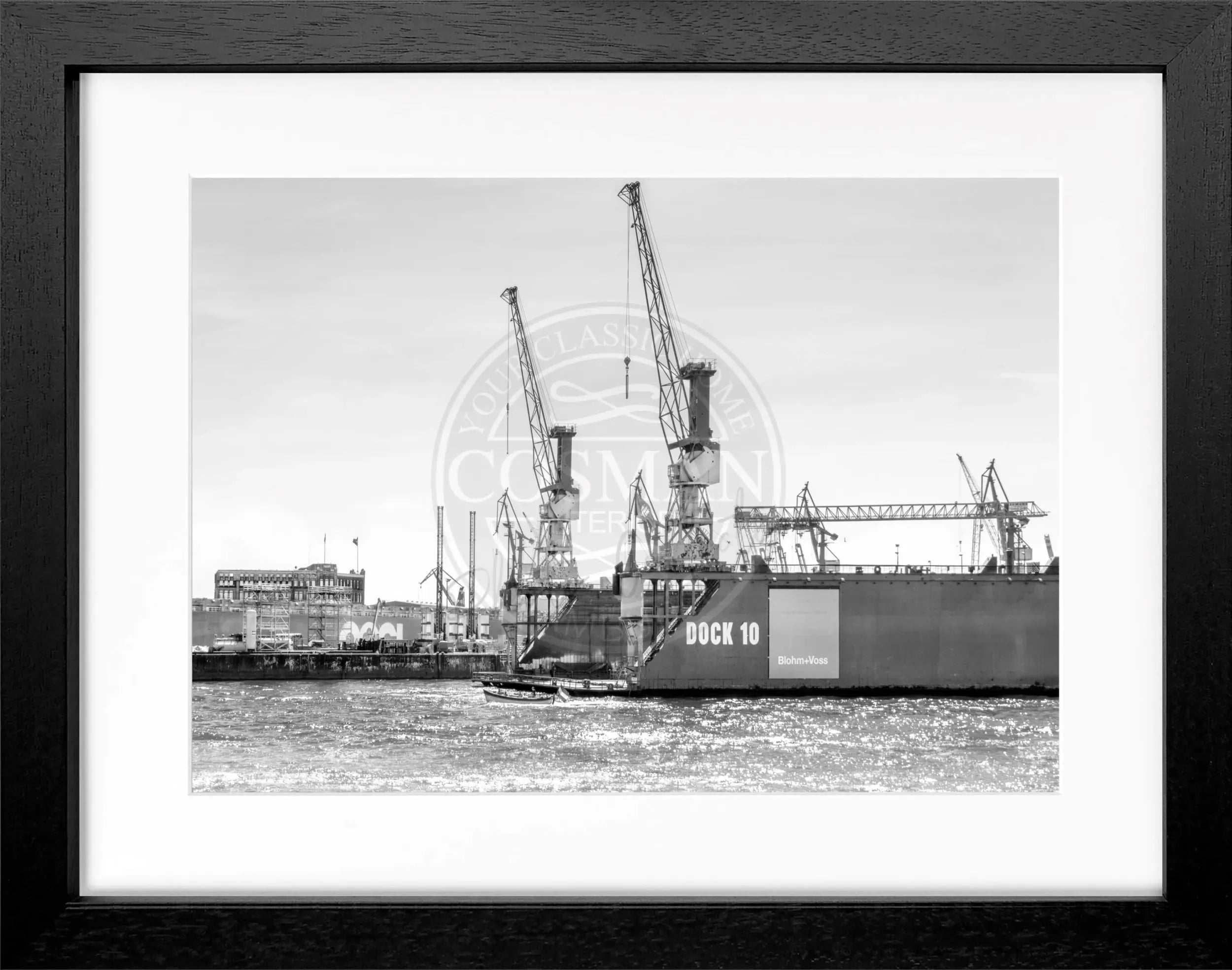 Schwarz-Weiß-Poster mit Rahmen von Cosman-Photocollection, Hamburg Hafen Dock 10, 31x25 cm, maritime Stadtansicht