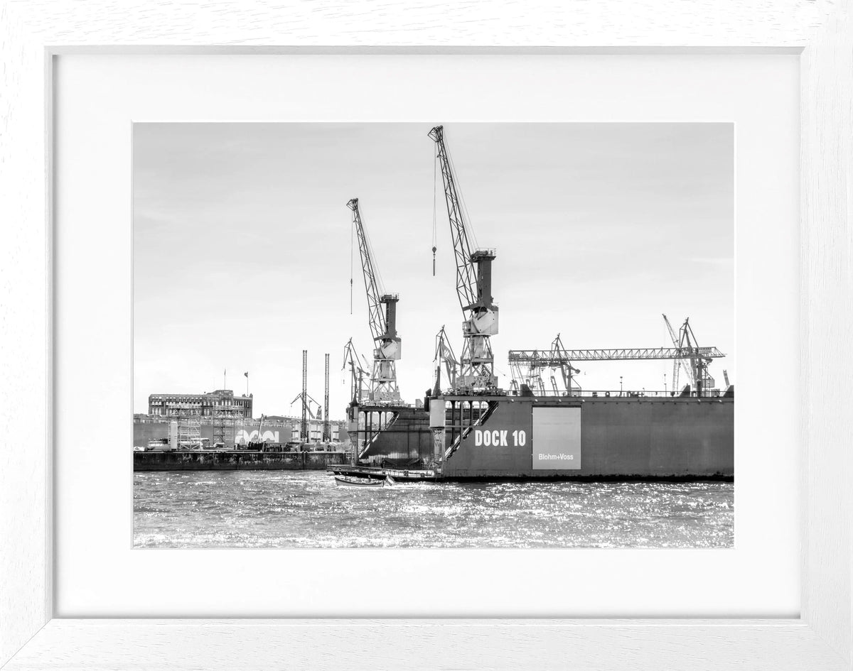 Schwarz-weiß Hamburg Hafen Poster mit Rahmen, Dock 10 Motiv, von Cosman-Photocollection, 31x25 cm
