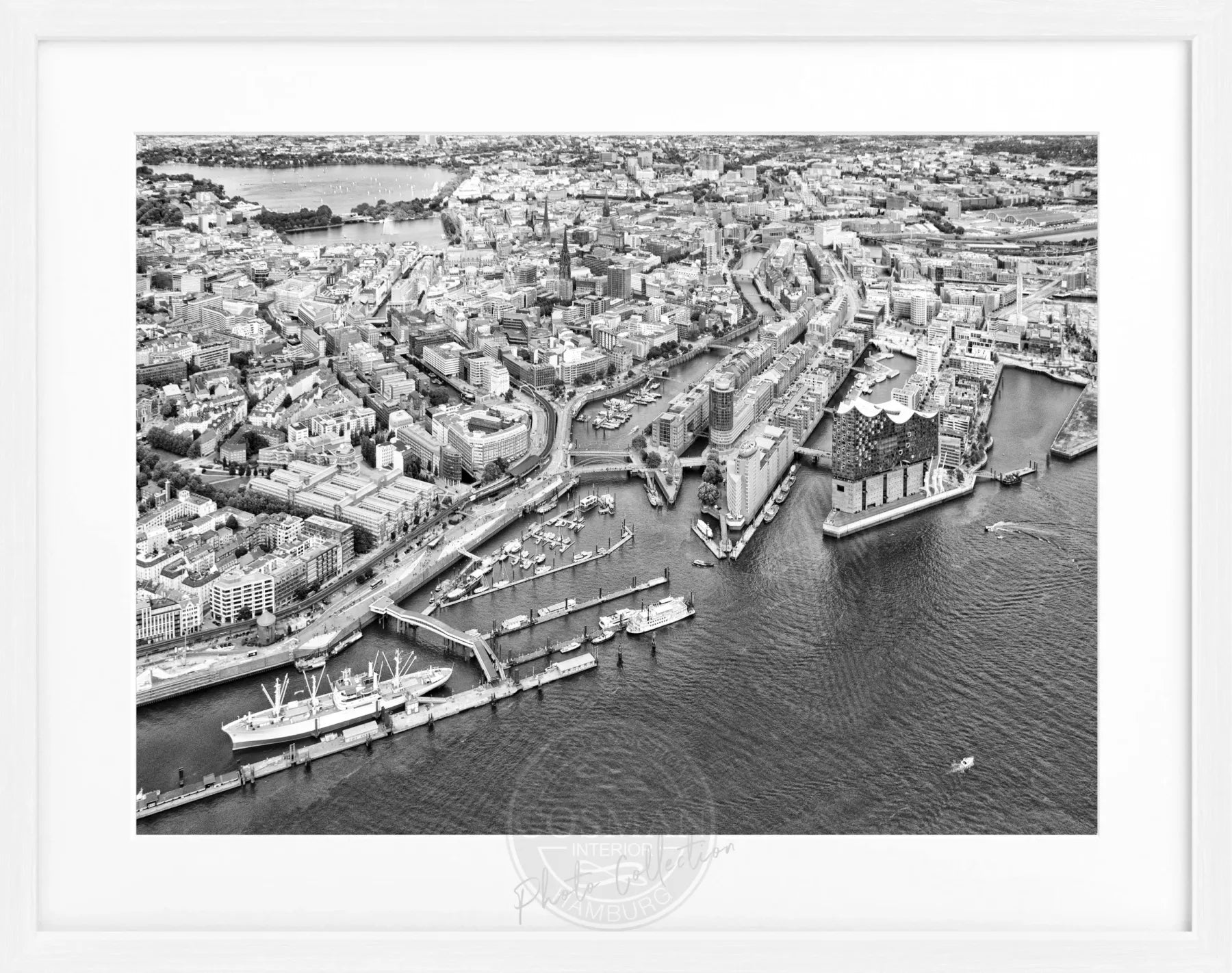 Schwarz-weiß Poster mit Rahmen von Hamburg Hafen, 31x25 cm, von Cosman-Photocollection, Kunstmotiv in Schwarz und Weiß