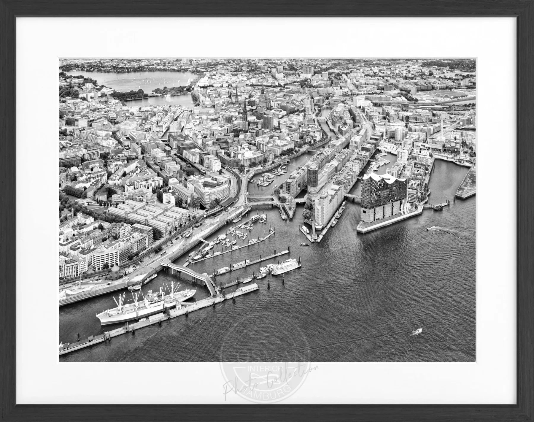 Schwarz-weiß Poster mit Rahmen von Hamburg Hafen, 31x25cm, von Cosman-Photocollection, stilvolles Wandbild für Hamburg-Liebhaber