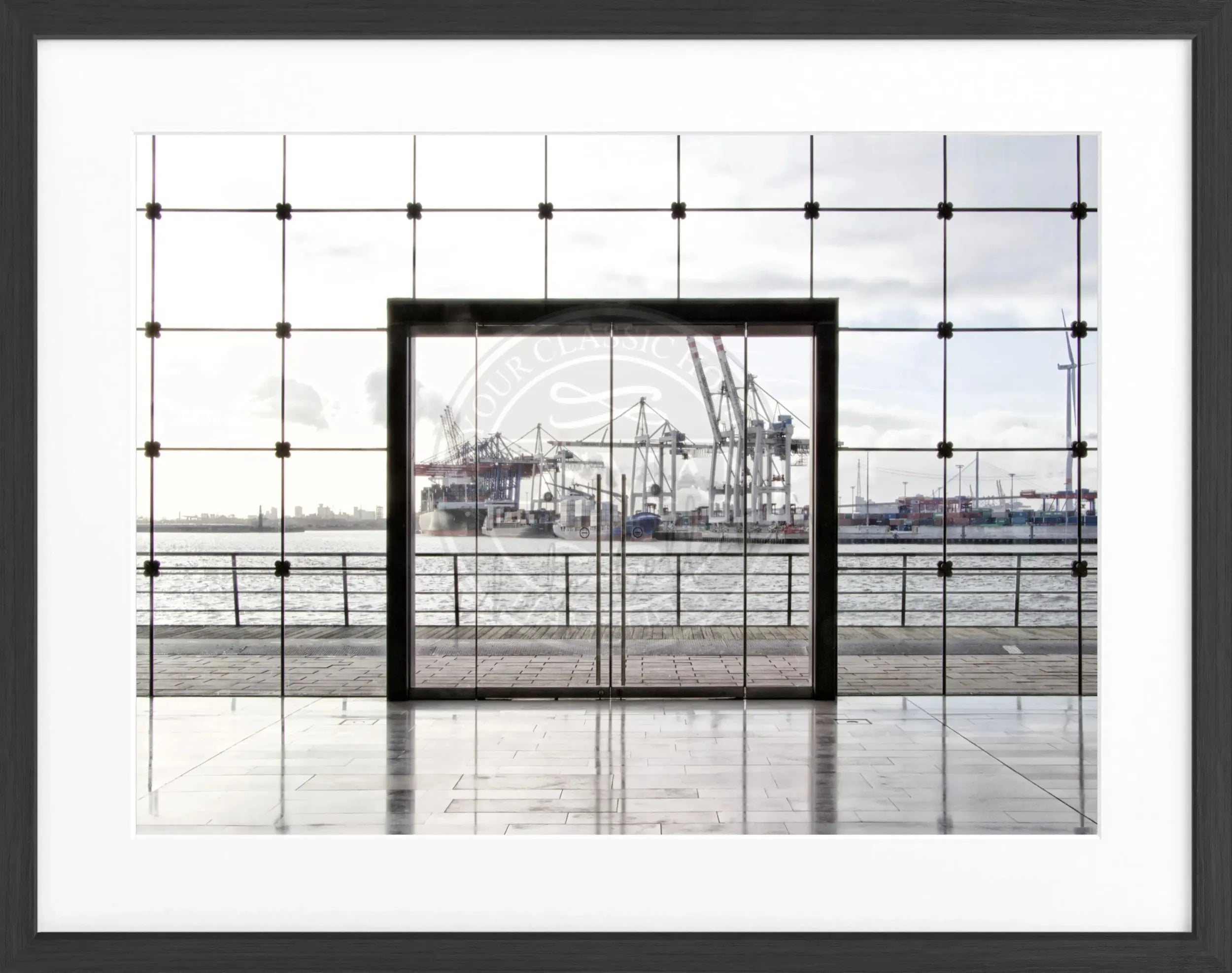 Schwarz-weiß Poster mit Rahmen, Hamburg Hafen Motiv, von Cosman-Photocollection, 31cm x 25cm, stimmungsvoller Hafenblick