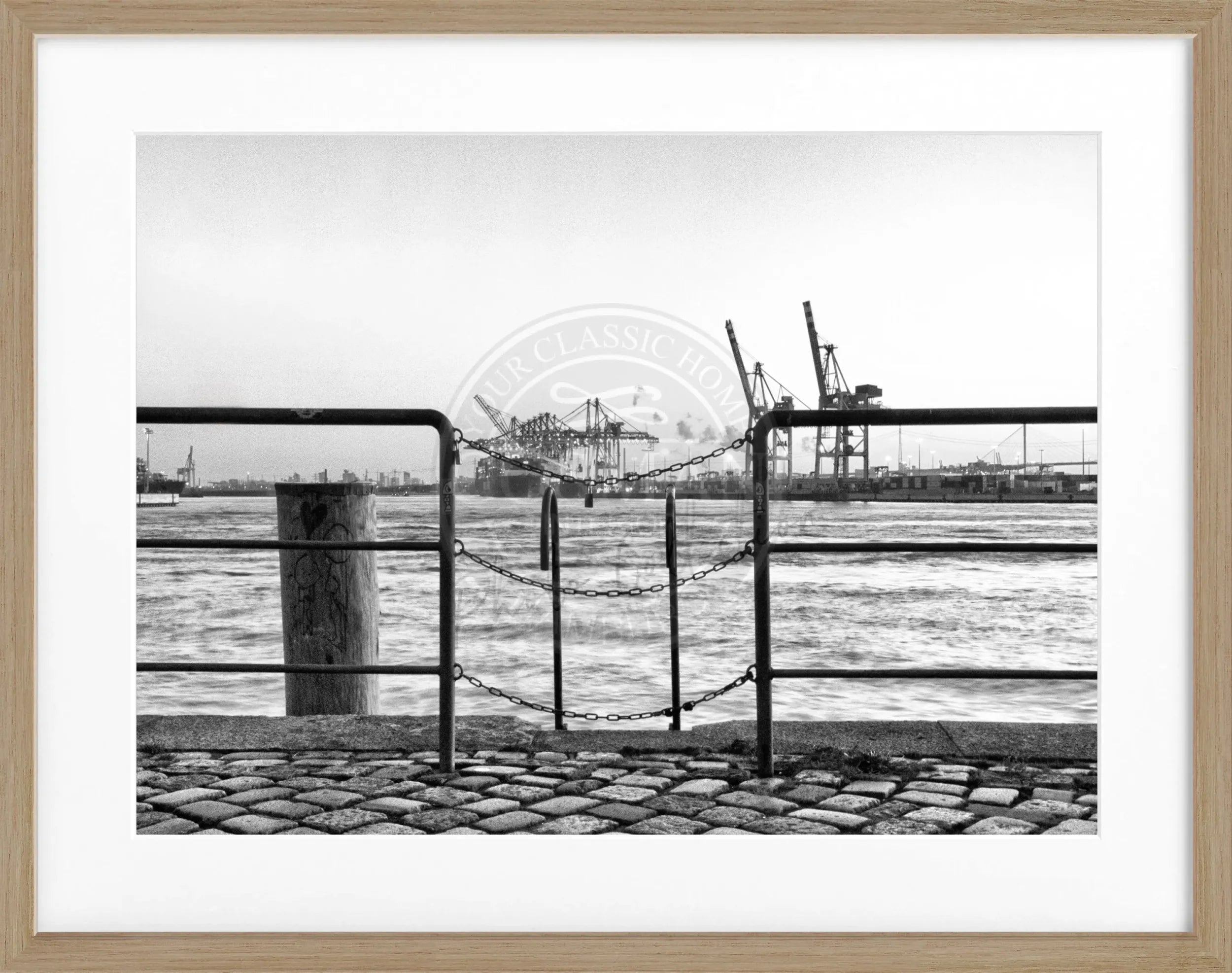 Poster mit Rahmen Hamburg Hafen ’Zaun’ HH28 by Cosman-Photocollection