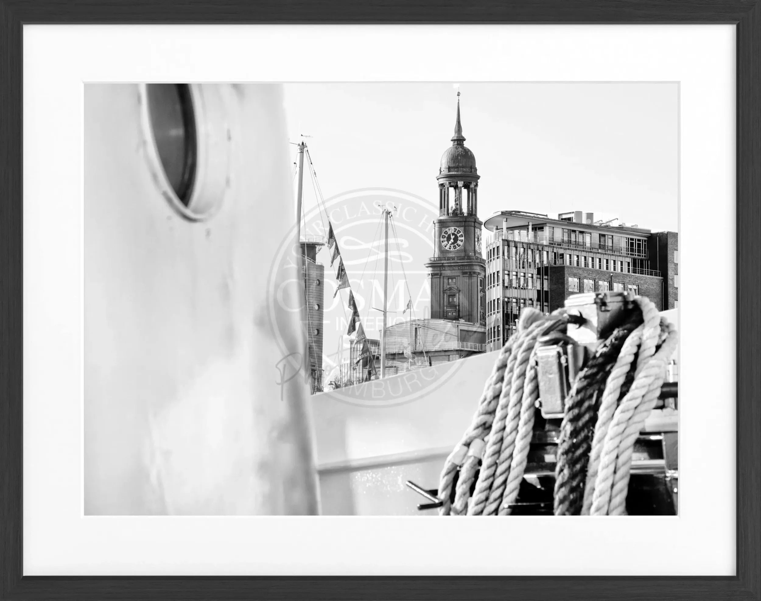 Schwarz-weiß Poster mit Rahmen Hamburg ’Michel’ von Cosman-Photocollection, 31x25cm, Motiv des Hamburger Michels