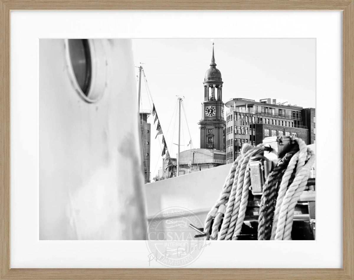 Schwarz-weiß Poster mit Rahmen von Hamburg 'Michel' HH19, von Cosman-Photocollection, 31x25 cm, Wanddekoration