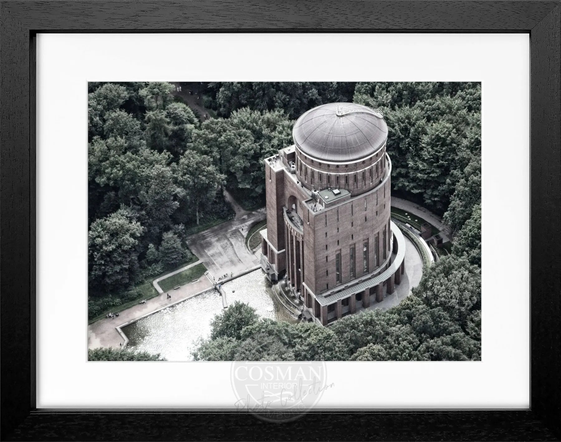 Schwarz-weiß Poster mit Rahmen, Hamburg Planetarium Motiv, von Cosman-Photocollection, 31x25 cm.