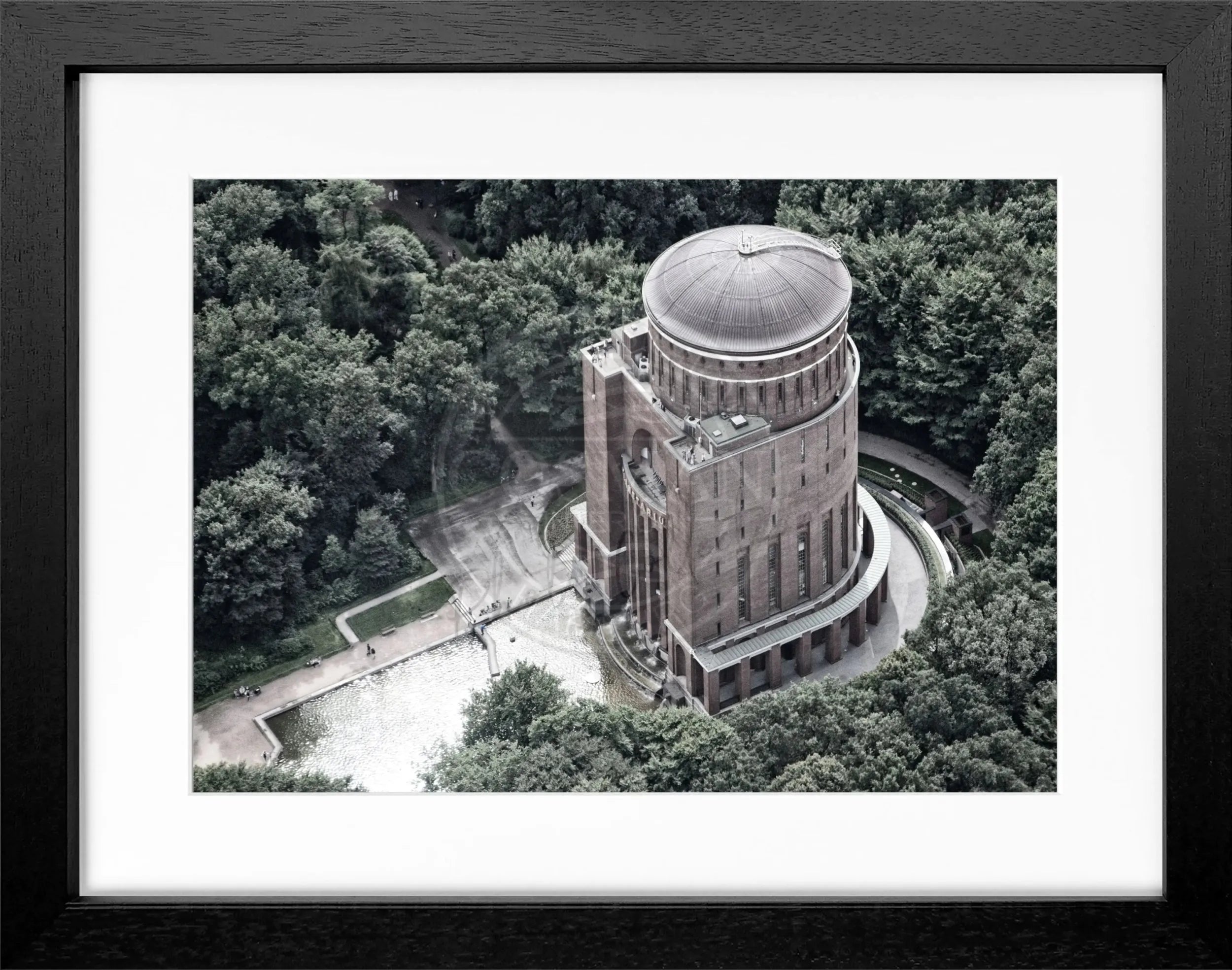 Schwarz-weiß Poster mit Rahmen, Hamburg Planetarium Motiv, von Cosman-Photocollection, 31x25 cm.