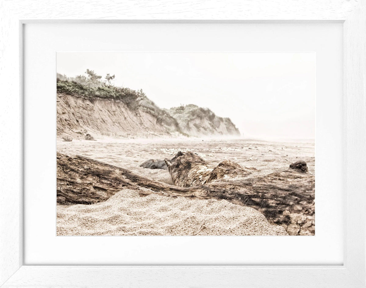 Schwarzer Hamptons Long Island Beach Poster mit Rahmen, 31x25cm, in Schwarz-Weiß, von Cosman-Photocollection.