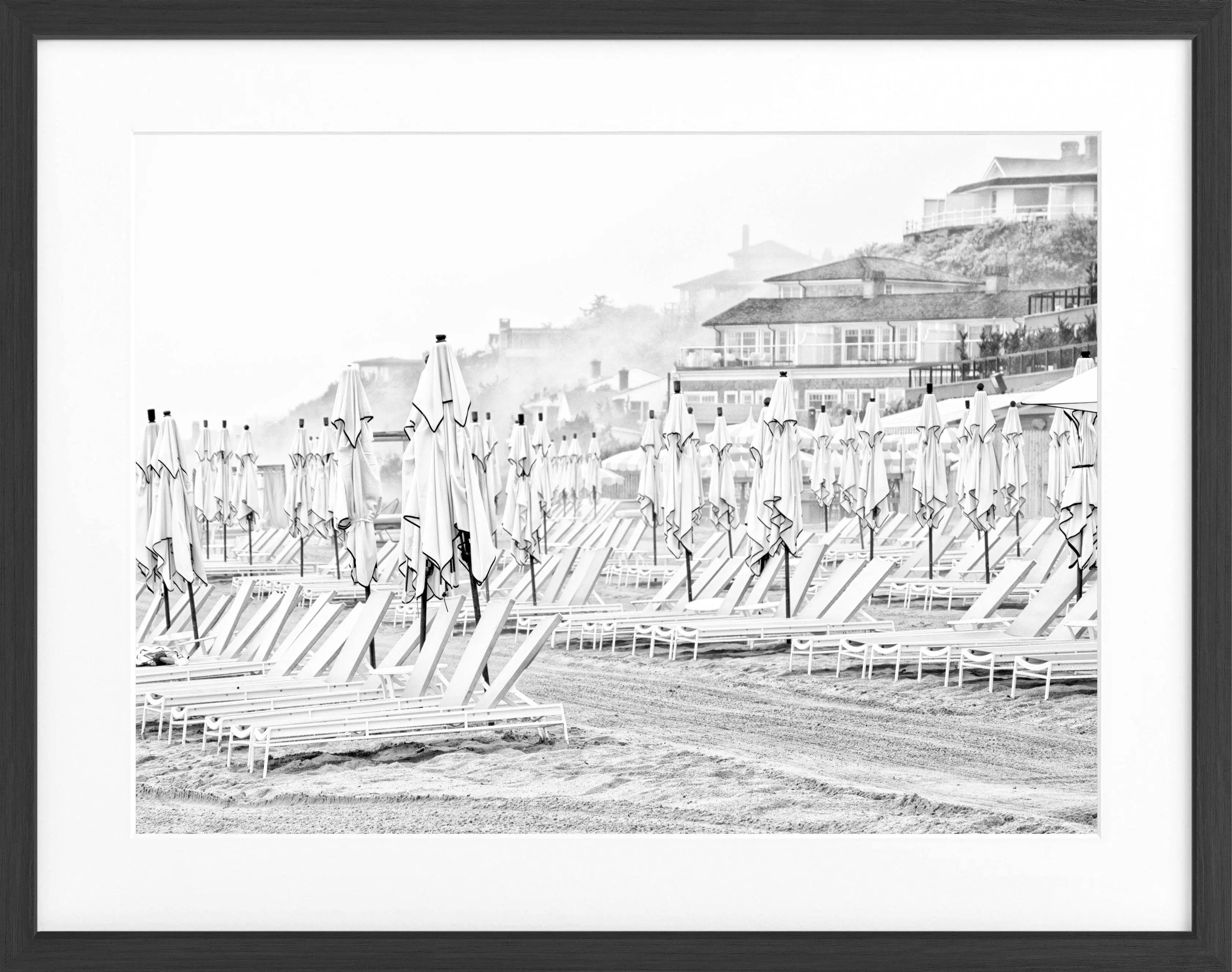 Schwarz-weiß Poster mit Rahmen, Hamptons Long Island ’Beach’ von Cosman-Photocollection, 31x25 cm, Meeresmotiv