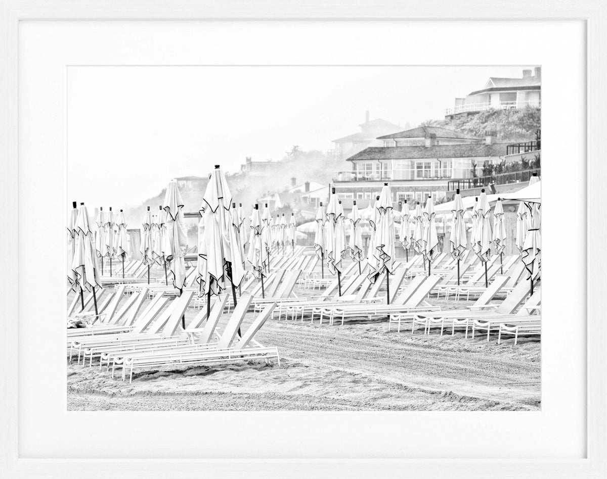 Schwarz-weißer Poster mit Rahmen, Hamptons Long Island Beach Motiv, von Cosman-Photocollection, 31x25 cm