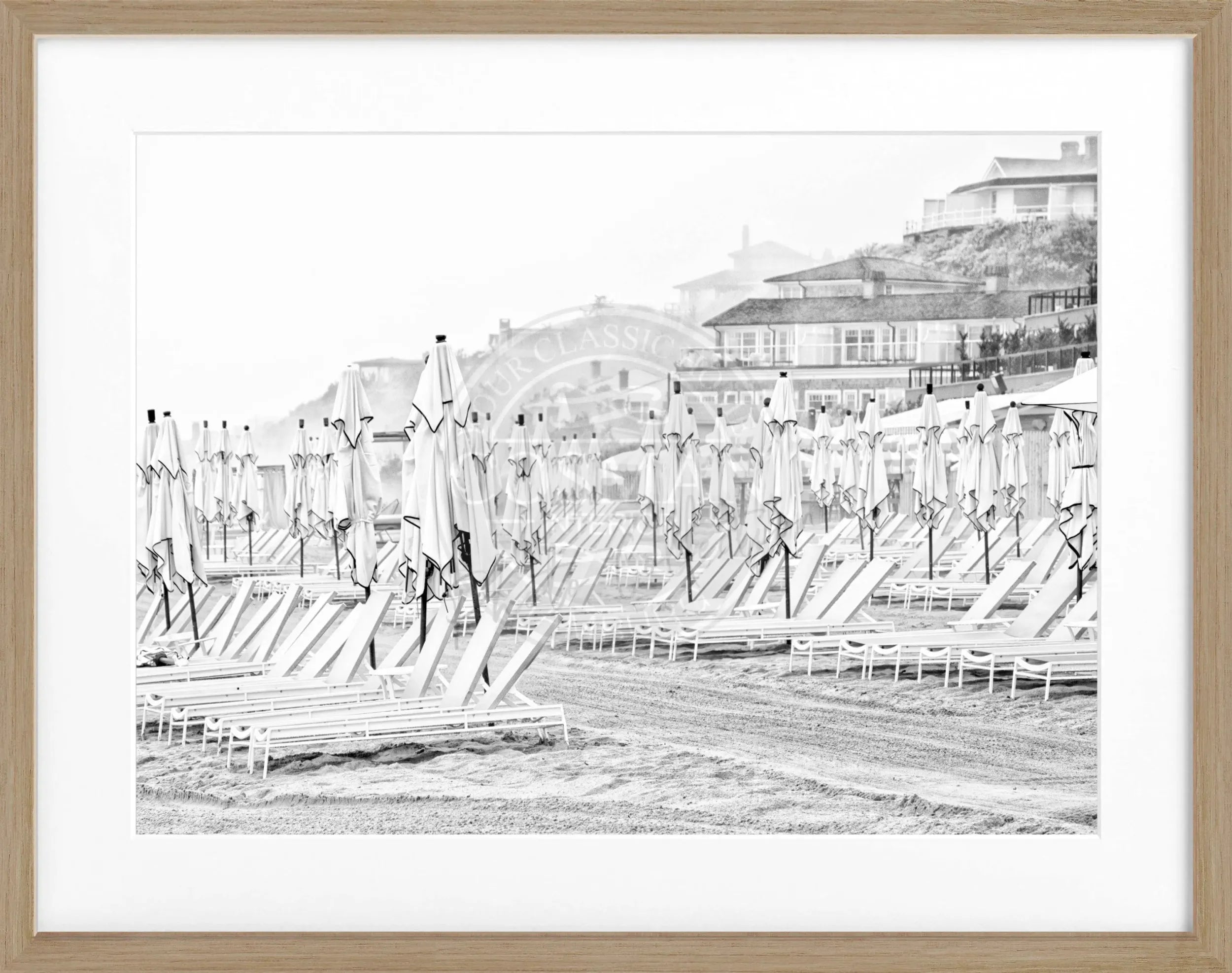 Schwarz-weiß Poster mit Rahmen, Hamptons Long Island Beach Motiv, von Cosman-Photocollection, 31x25 cm