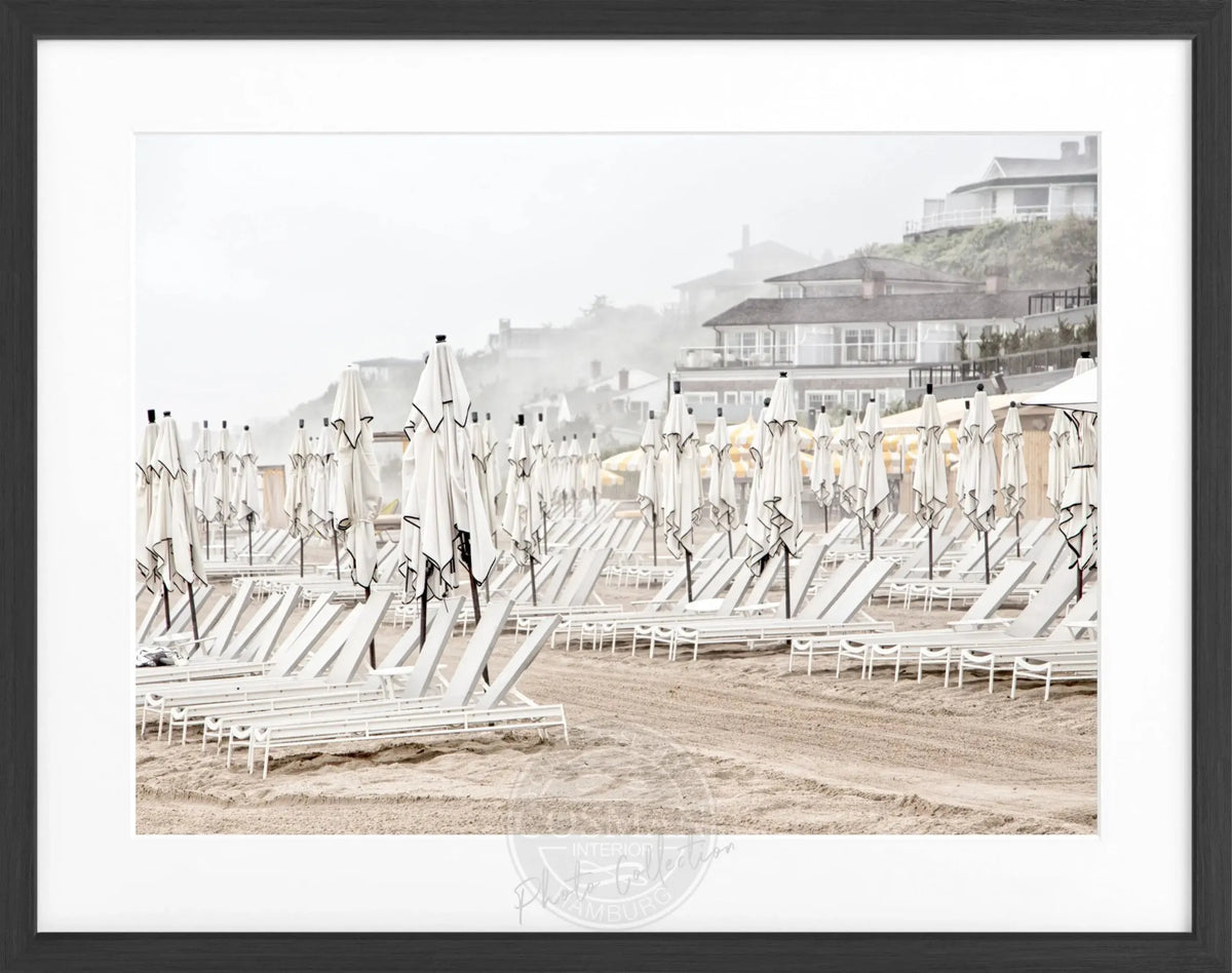 Schwarz-weiß Poster mit Rahmen, Hamptons Long Island Beach Motiv, 31x25cm, von Cosman-Photocollection