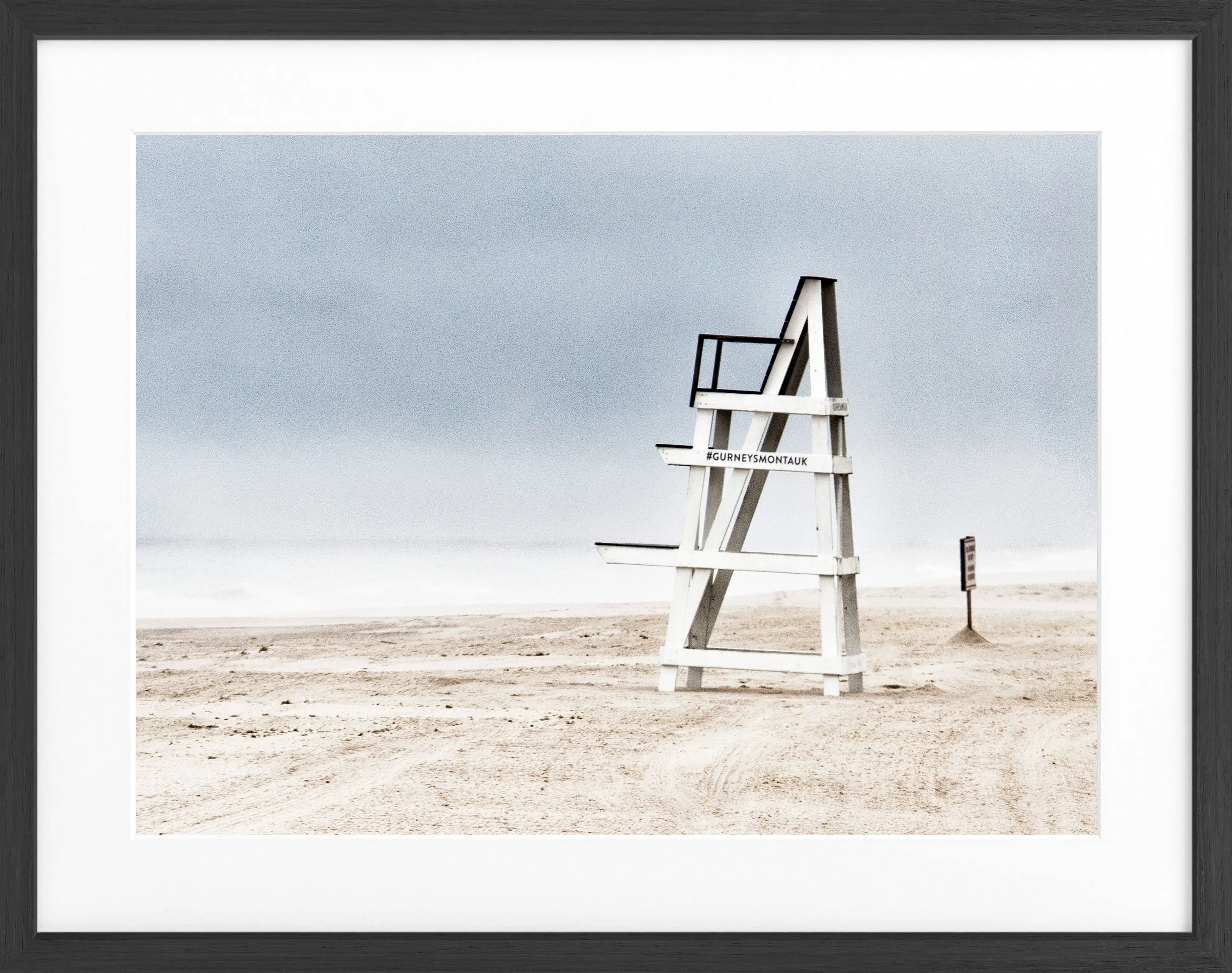 Schwarz-weiß Poster mit Holzrahmen Hamptons Long Island Beach von Cosman-Photocollection, 31x25 cm, Meeresmotiv.