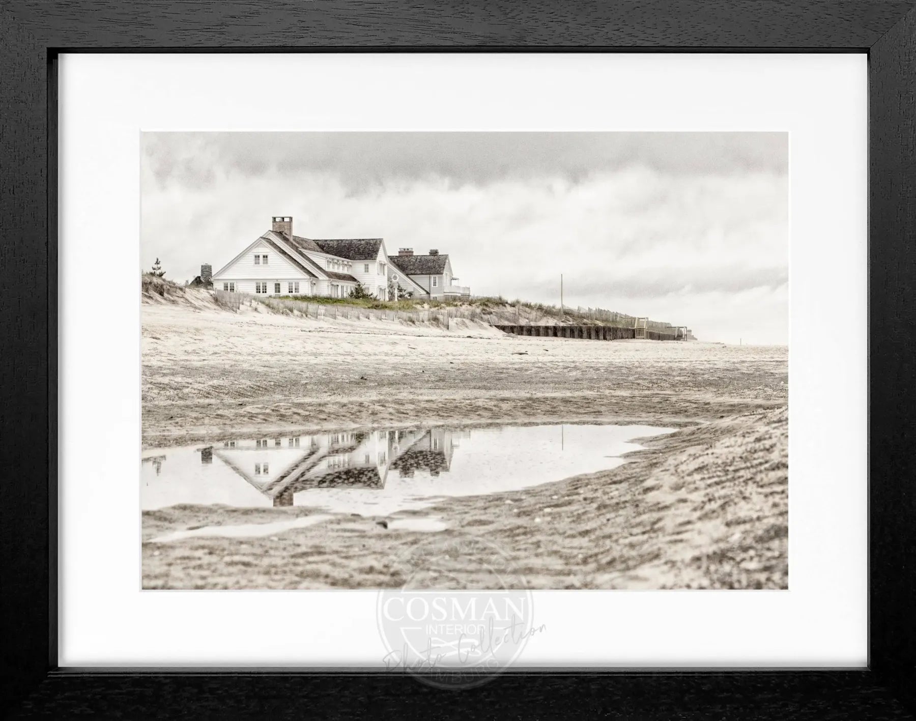Schwarz-weiß Poster mit Rahmen von Cosman-Photocollection, Hamptons Long Island ’Beach House’, 31x25 cm, elegantes Wandbild