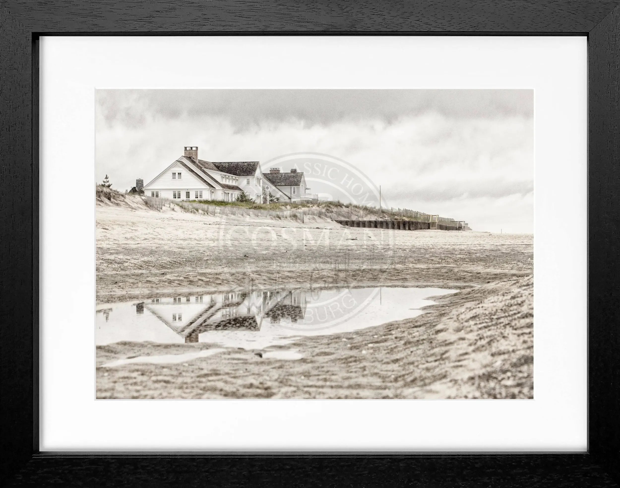 Schwarz-weiß Poster mit Rahmen von Cosman-Photocollection, Hamptons Long Island ’Beach House’, 31x25 cm, elegantes Wandbild