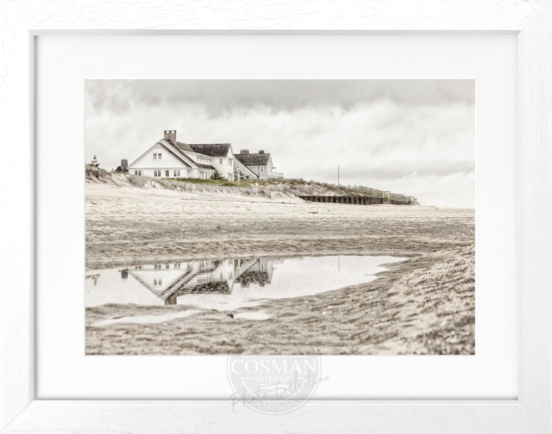 Schwarz-weiß Poster mit Rahmen, Hamptons Long Island Beach House, Cosman-Photocollection, 31x25cm, dezentes Wandbild