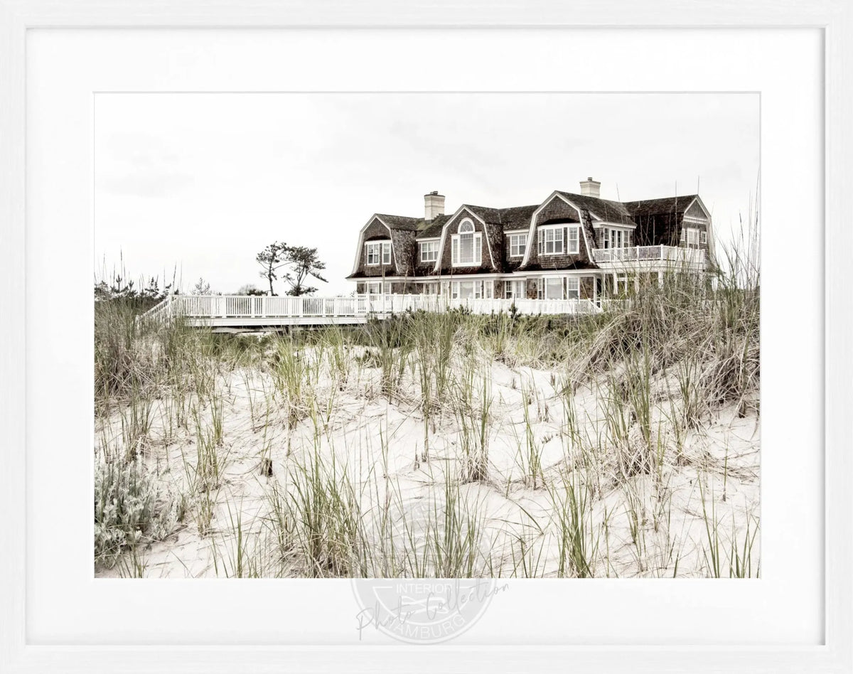 Schwarz-weiß Poster mit Rahmen, Hamptons Long Island ’Beach House’ von Cosman-Photocollection, 31x25cm, Strandhaus-Motiv