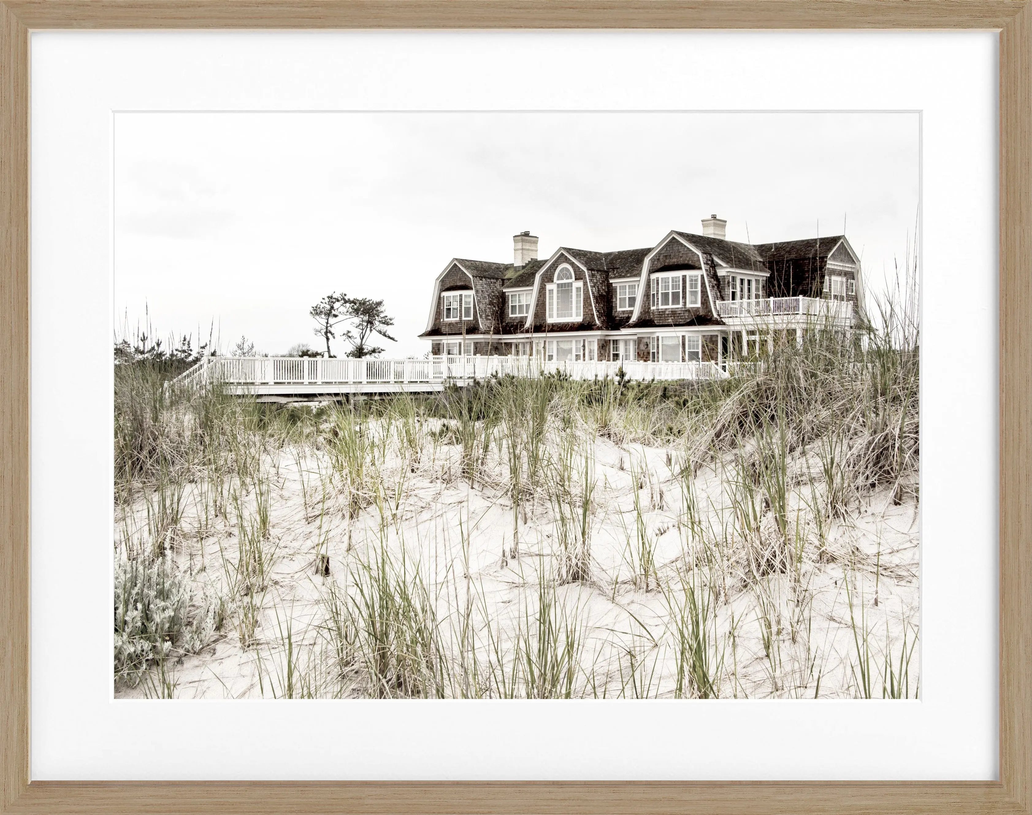 Schwarz-weiß Poster mit Rahmen von Cosman-Photocollection, Hamptons Long Island Beach House, 31x25 cm, stilvolle Wanddekoration