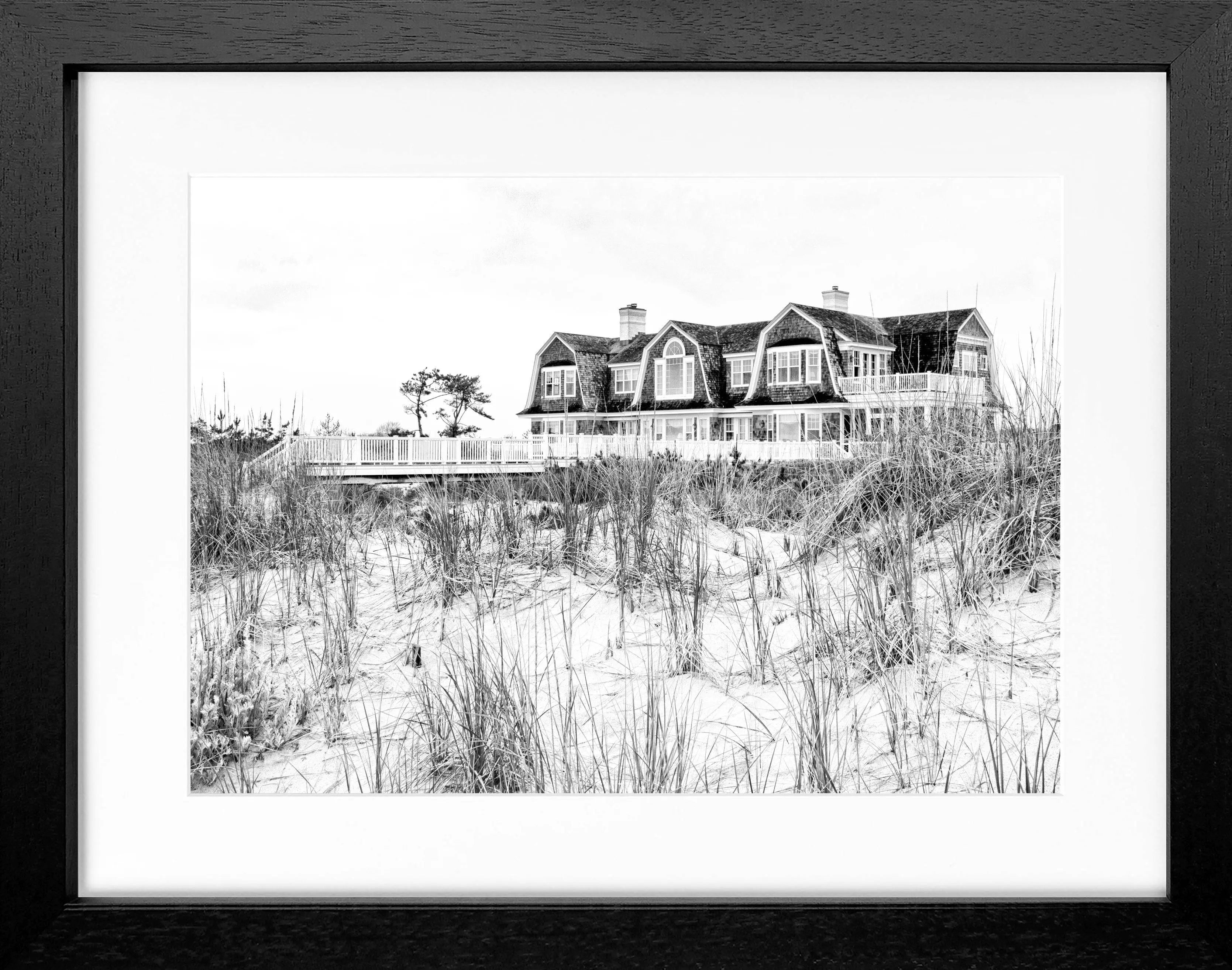 Schwarz-weiß Poster mit Rahmen, Hamptons Long Island ‚Beach House‘, von Cosman-Photocollection, 31x25 cm, Wanddekor