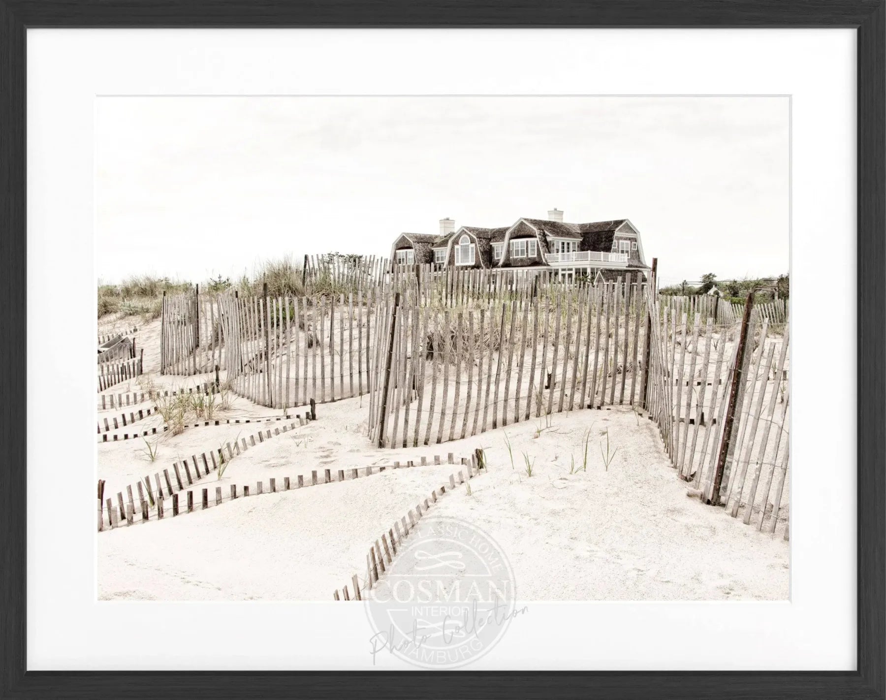 Schwarz-weiß Poster mit Rahmen, Hamptons Long Island ’Beach House’ von Cosman-Photocollection, 31x25 cm, Wanddekoration