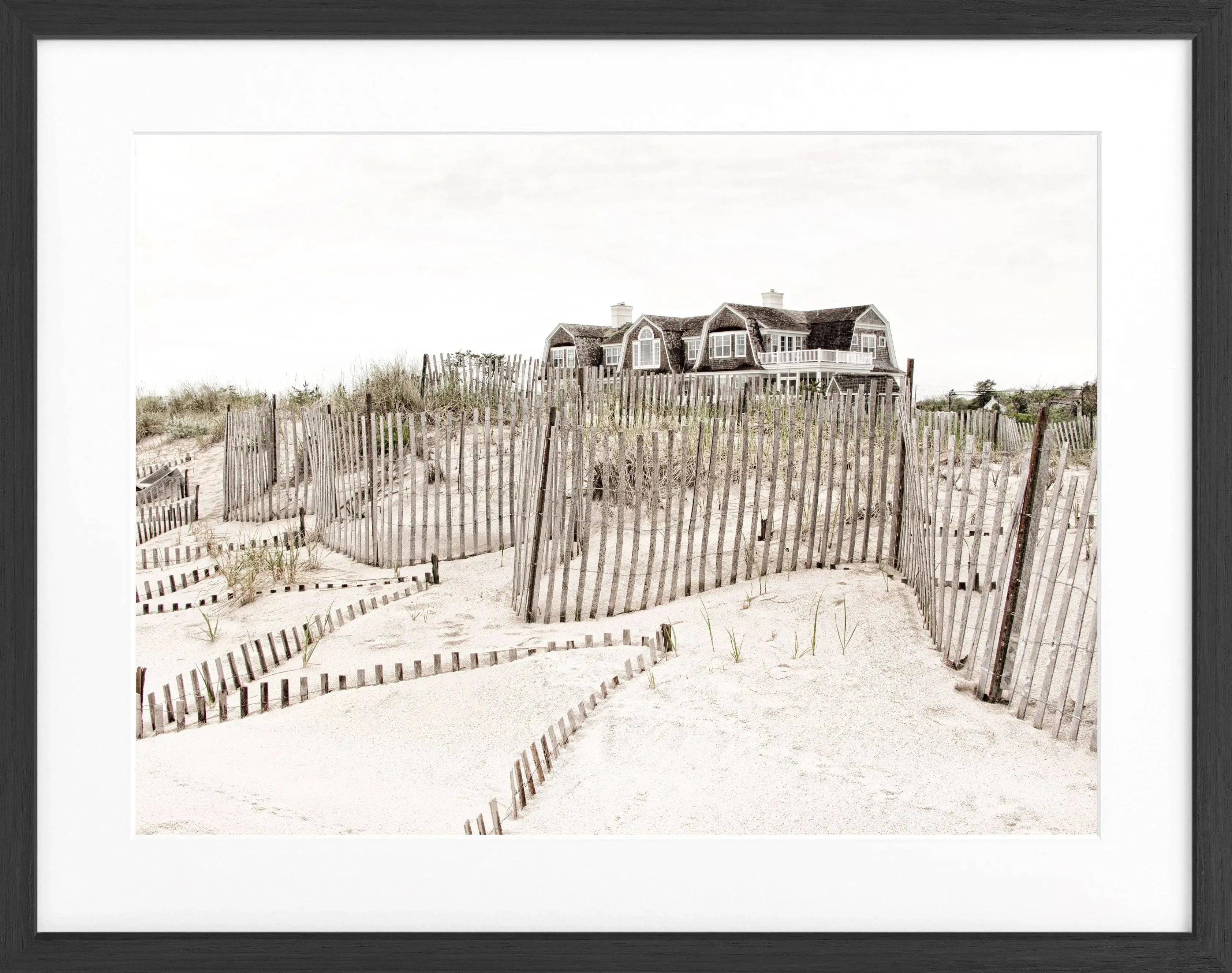 Schwarz-weiß Poster mit Rahmen, Hamptons Long Island ’Beach House’ von Cosman-Photocollection, 31x25 cm, Wanddekoration
