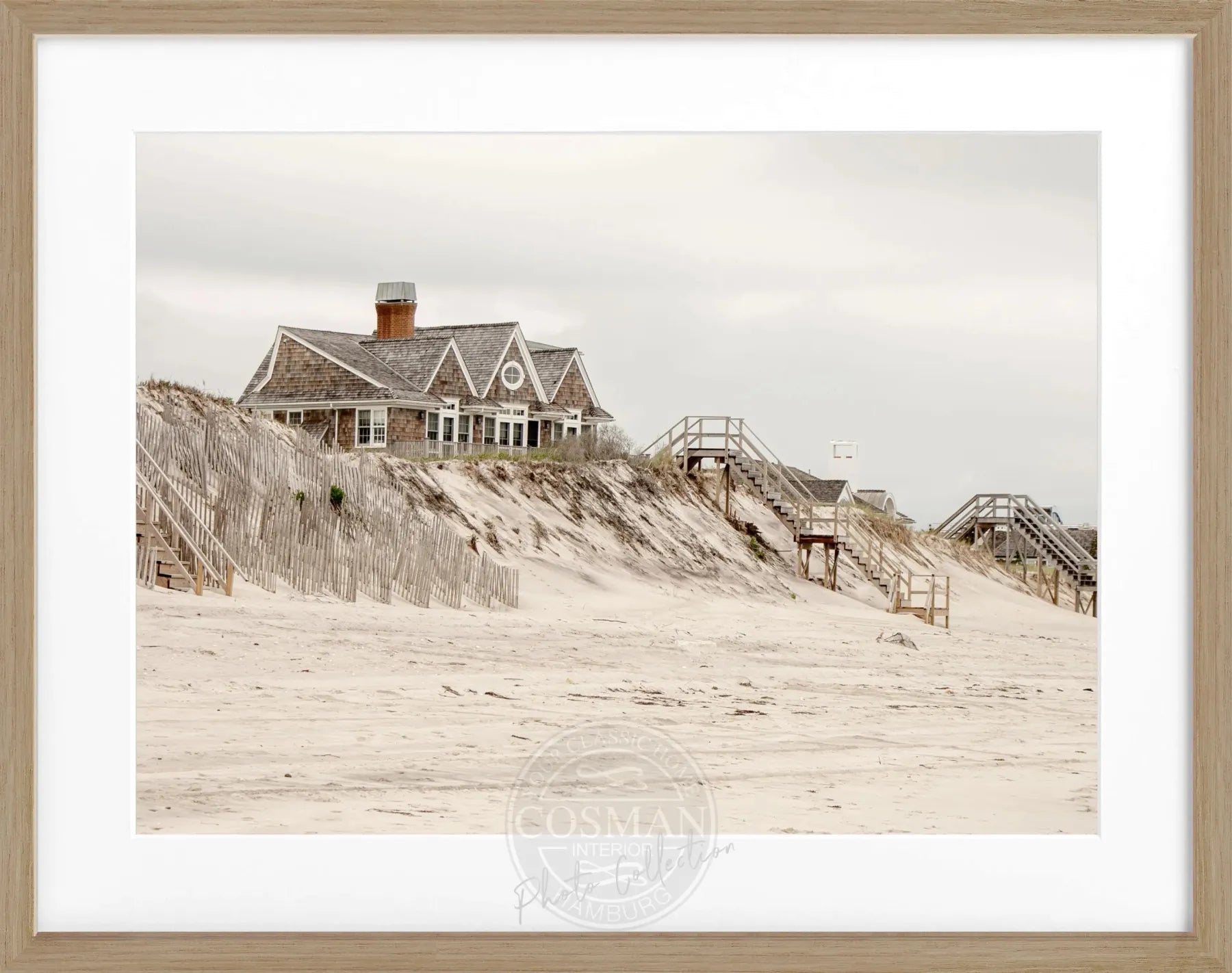 Schwarz-weiß Poster mit Rahmen, Hamptons Long Island Beach House Motiv, von Cosman-Photocollection, 31x25 cm