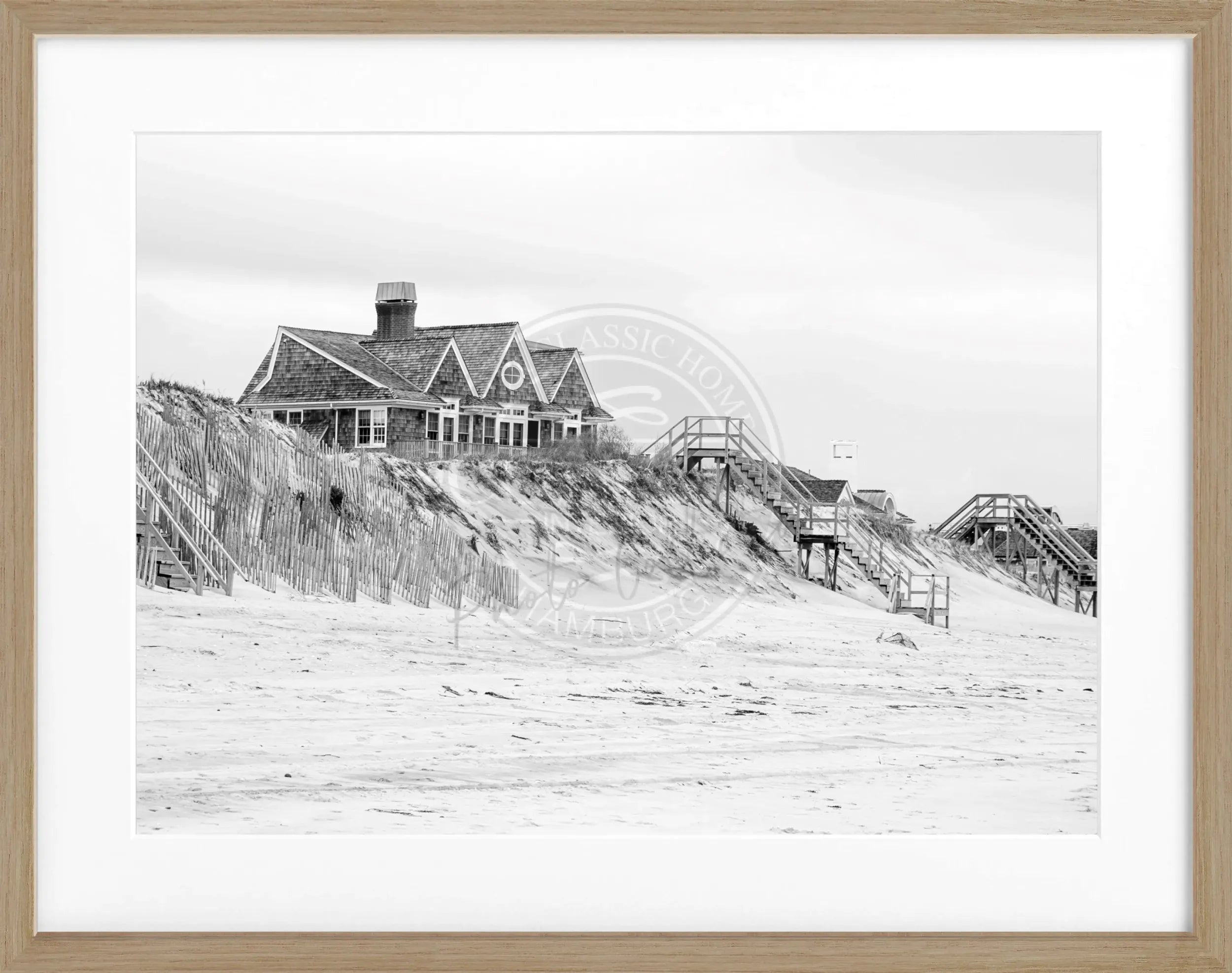 Schwarz-weiß Poster mit Rahmen, Hamptons Long Island ’Beach House’, von Cosman-Photocollection, 31x25 cm, stilvolle Wanddekoration