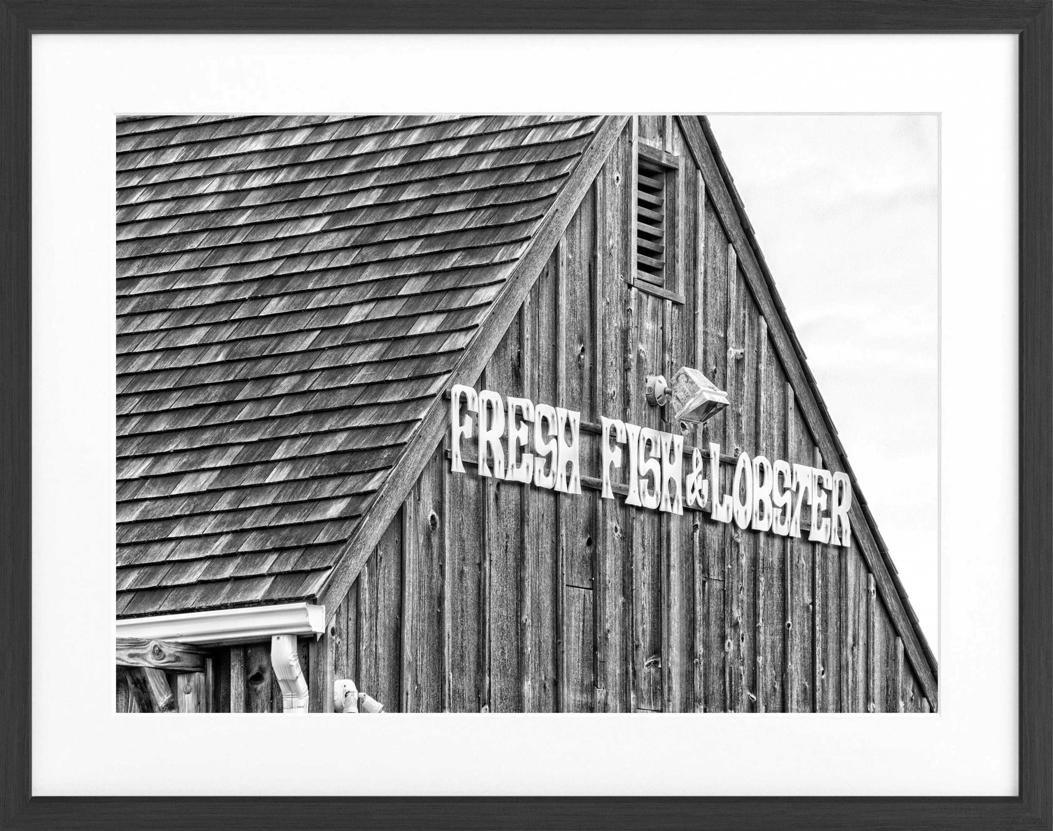 Schwarz-weiß Poster mit Rahmen, Hamptons Long Island 'Fresh Fish' von Cosman-Photocollection, 31x25cm, Meeresmotiv
