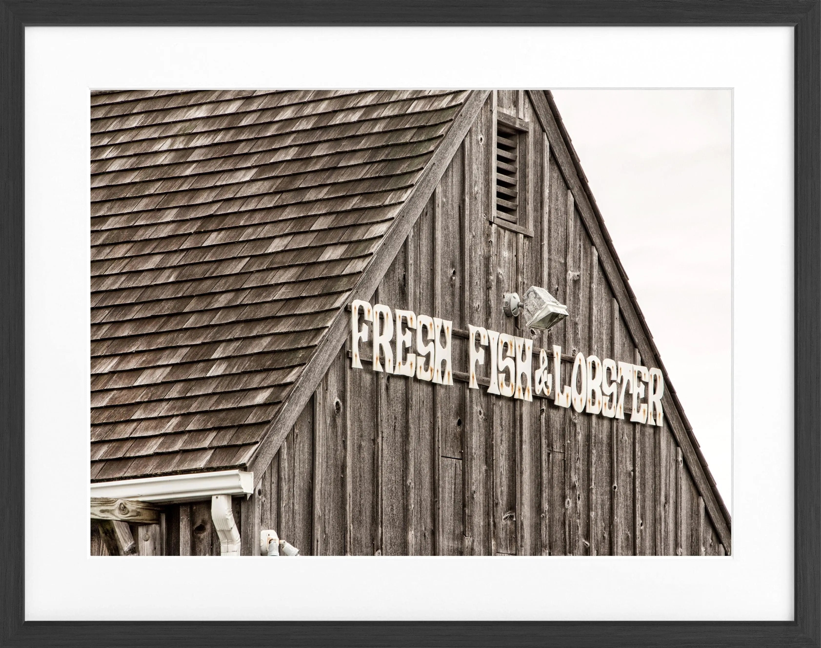 Schwarzer Poster mit Rahmen von Cosman-Photocollection, Hamptons Long Island „Fresh Fish“ Motiv, Schwarz-Weiß, 31cm x 25cm