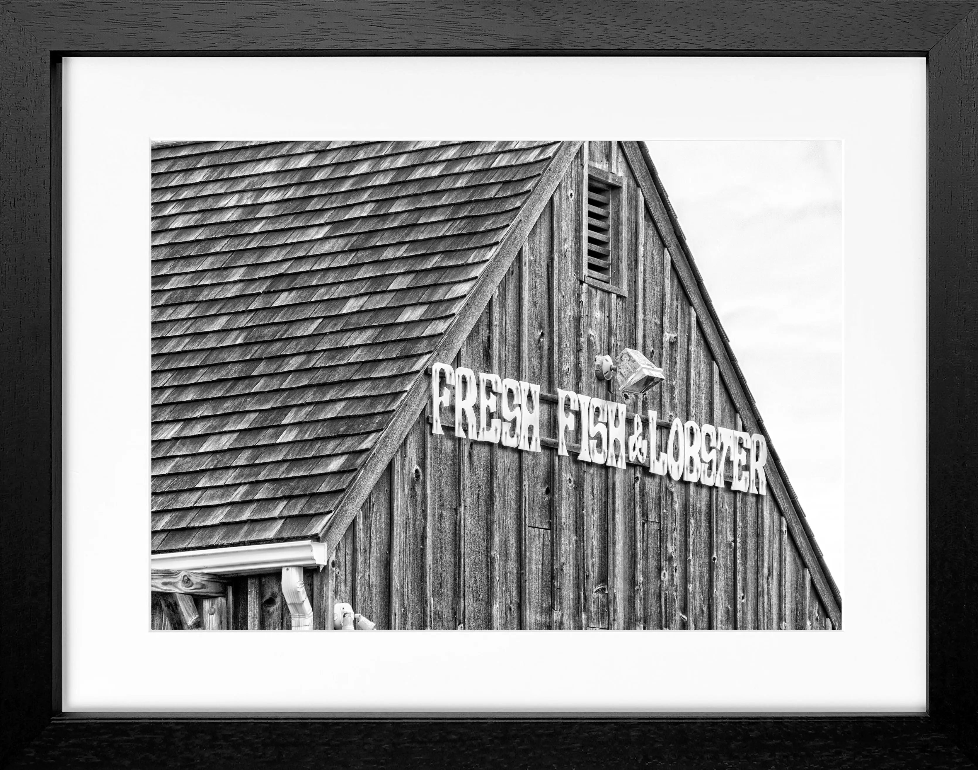 Schwarz-weiß Poster mit Rahmen, Hamptons Long Island 'Fresh Fish' von Cosman-Photocollection, 31x25 cm, Meeresmotiv
