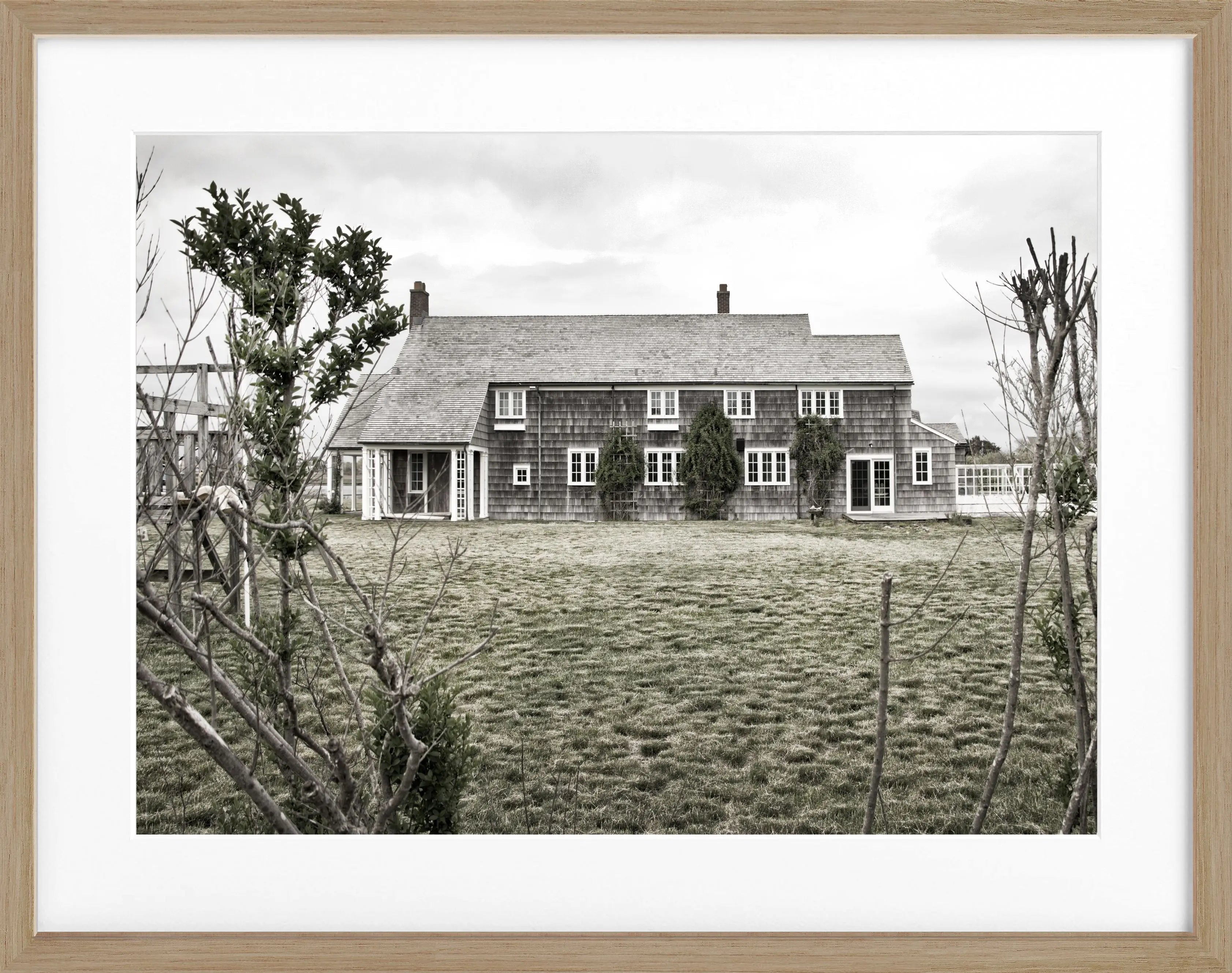 Schwarz-weiß Poster mit Rahmen von Cosman-Photocollection, Hamptons Long Island House, 31x25 cm, dekoratives Wandbild